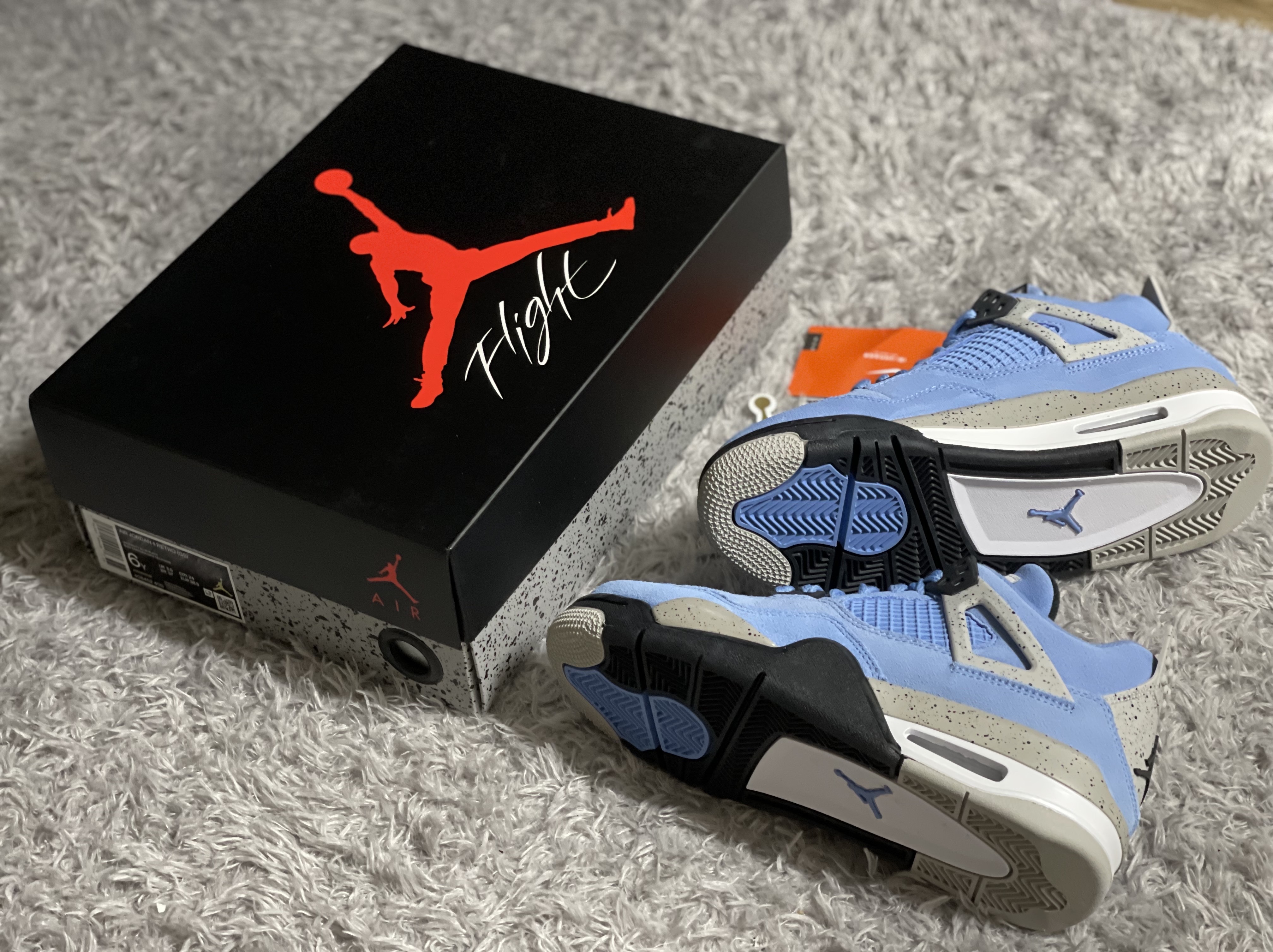 (GS) Jordan 4 Retro University Blue 착용 스타일 - 1