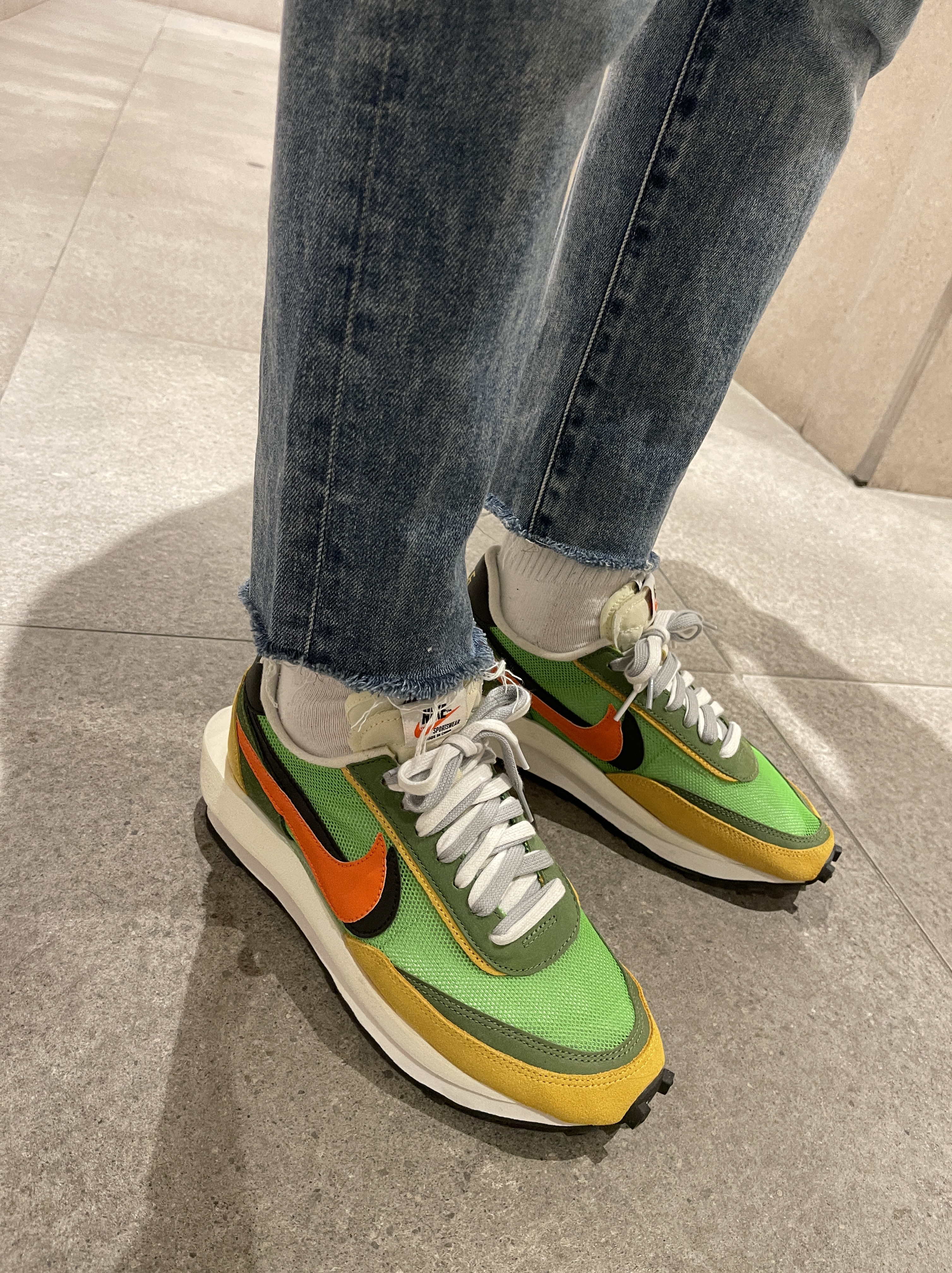 Nike x Sacai LDWaffle Green Multi 착용 스타일 - 2