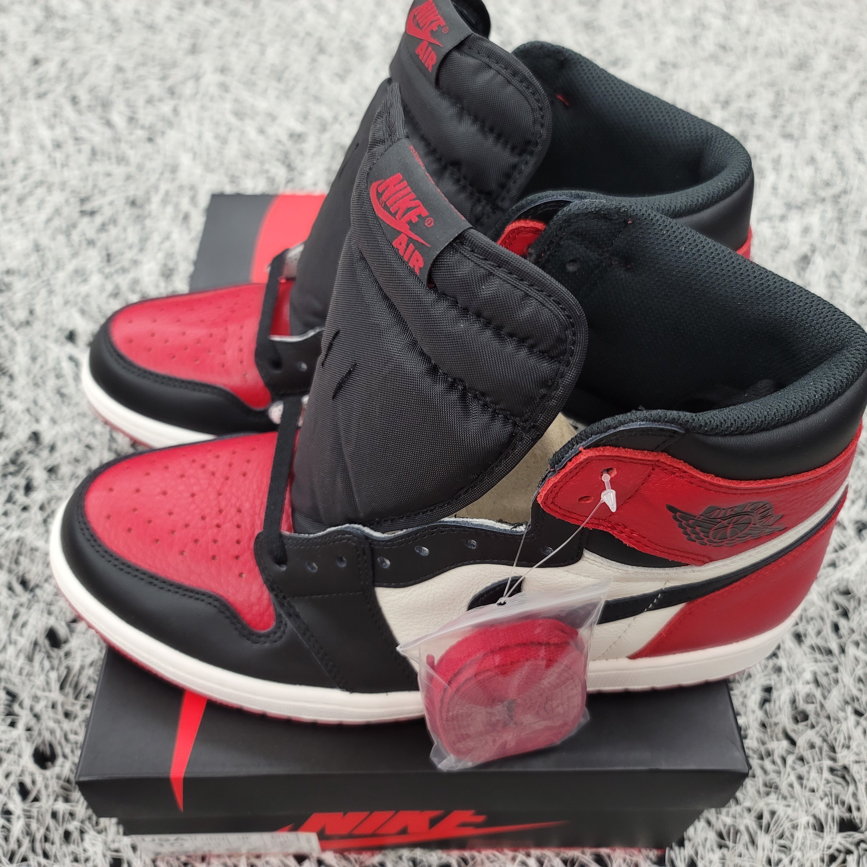Jordan 1 Retro High OG Bred Toe 착용 스타일