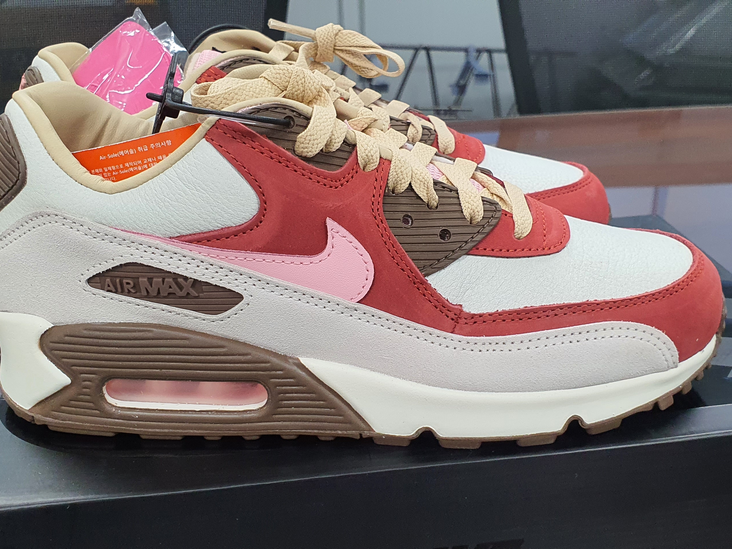 Nike Air Max 90 NRG Bacon 착용 스타일