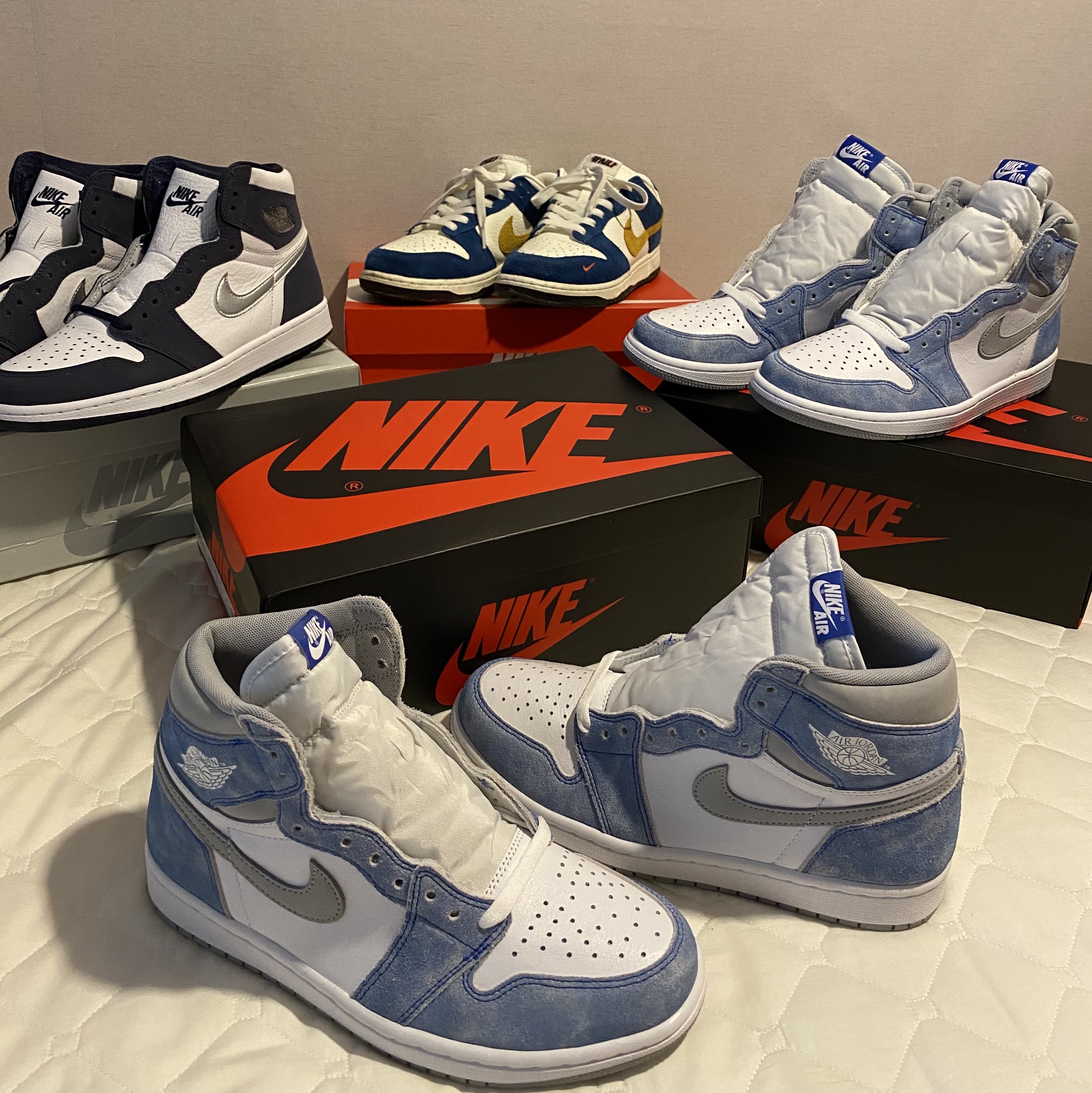 Jordan 1 Retro High OG Hyper Royal, Nike x Kasina Dunk Low 80's Bus 착용 스타일