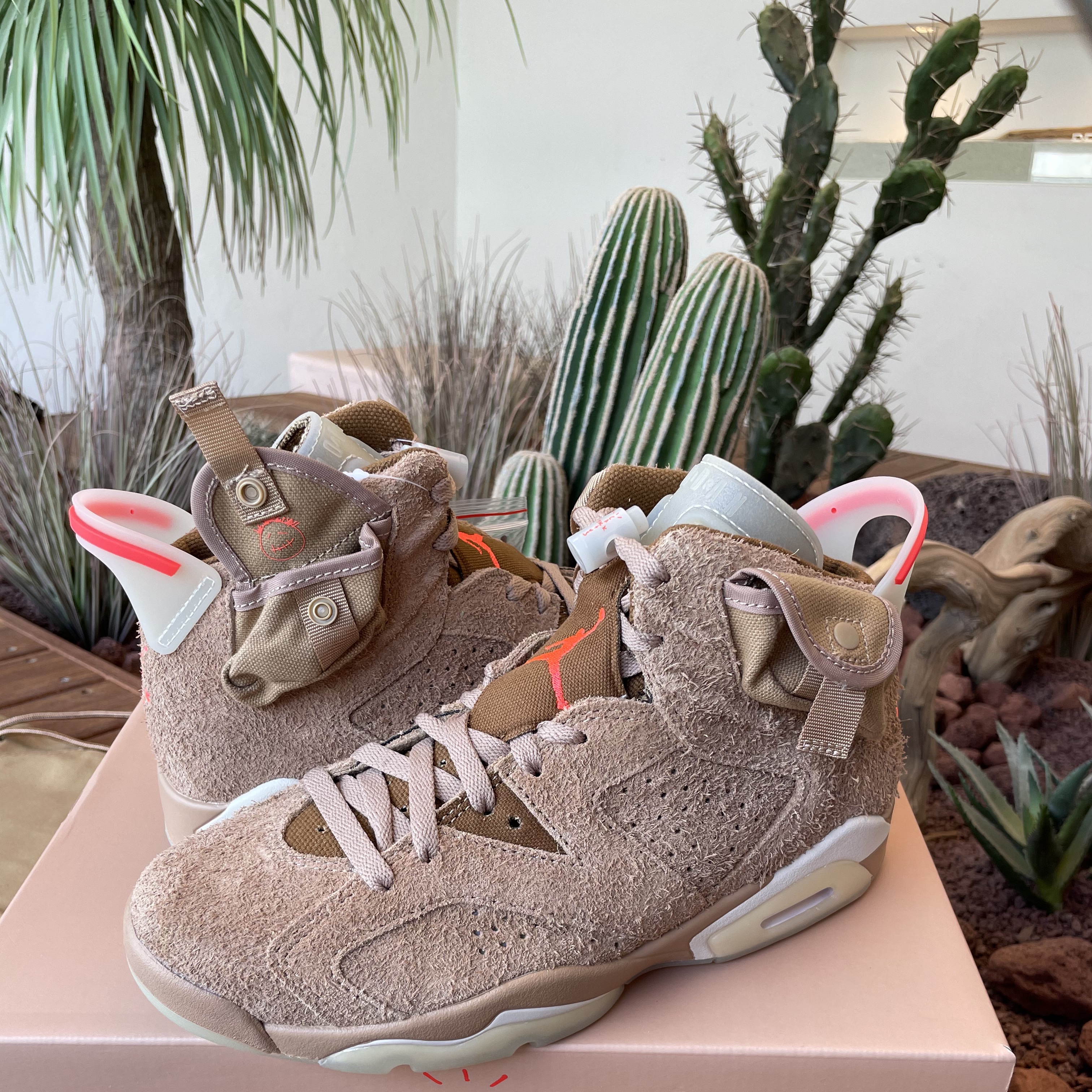 Jordan 6 x Travis Scott Retro SP British Khaki 착용 스타일