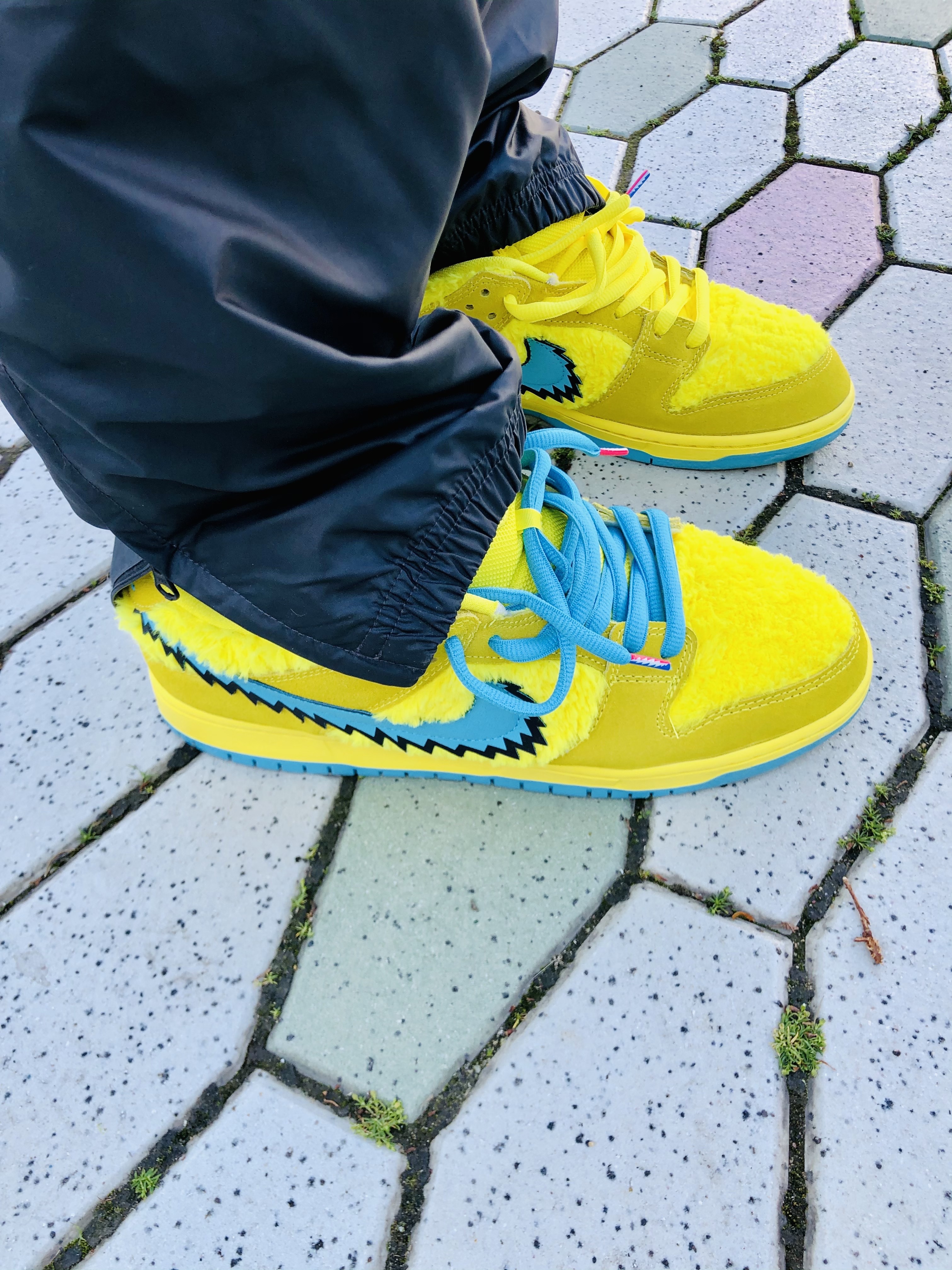 Nike x Grateful Dead SB Dunk Low Yellow Bear 착용 스타일 - 4