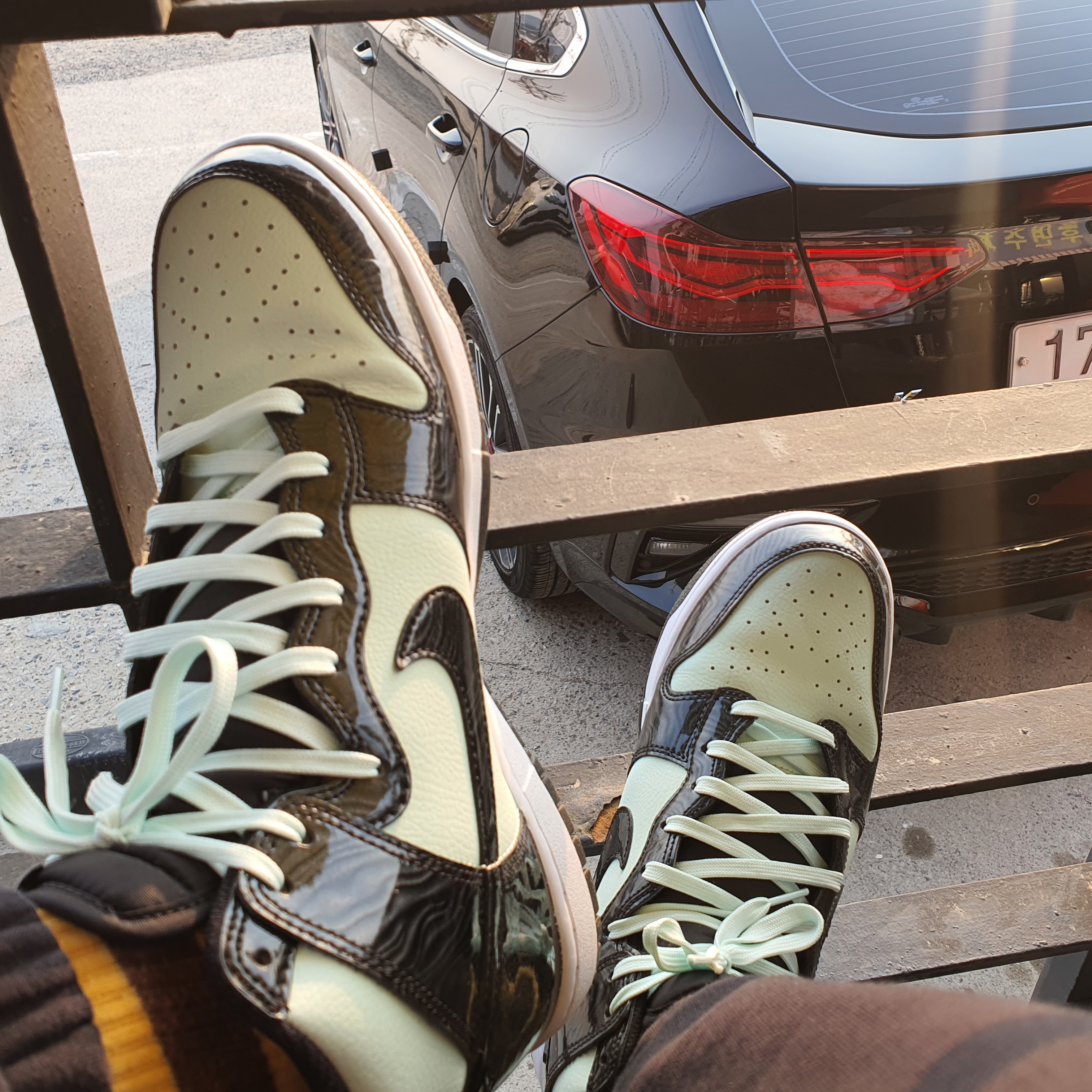 Nike Dunk High Barely Green 착용 스타일