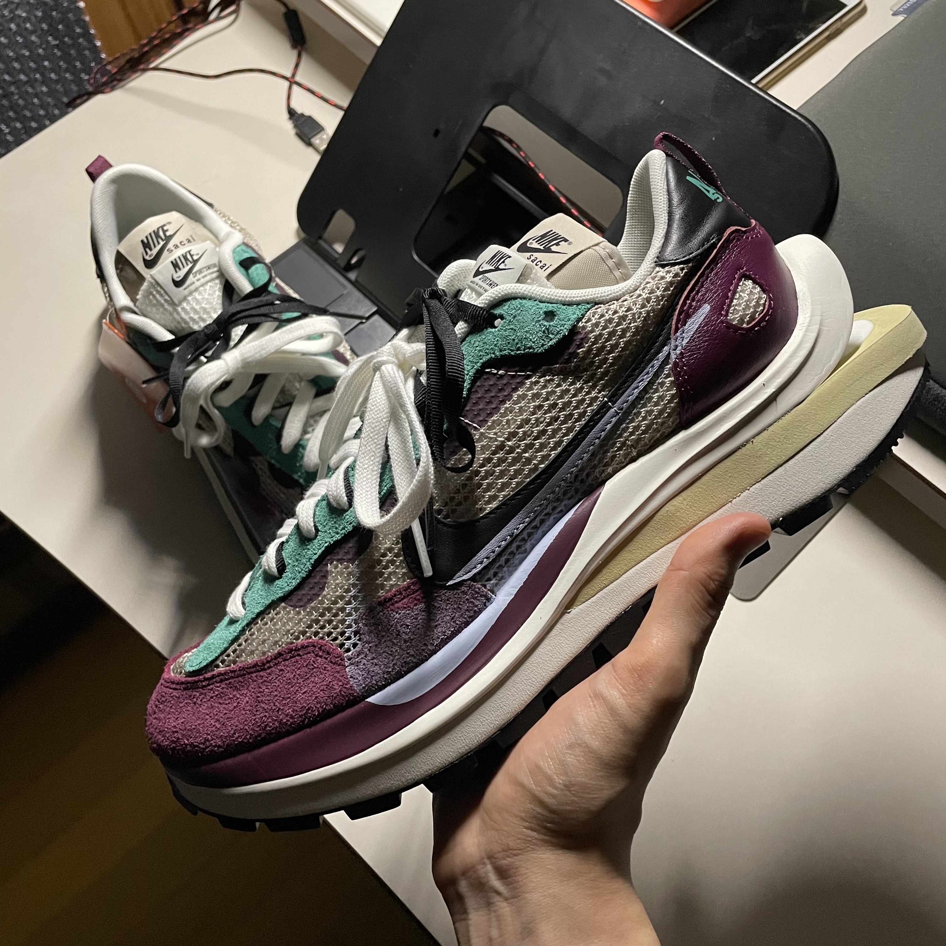 Nike x Sacai VaporWaffle String & Black Villain Red 착용 스타일
