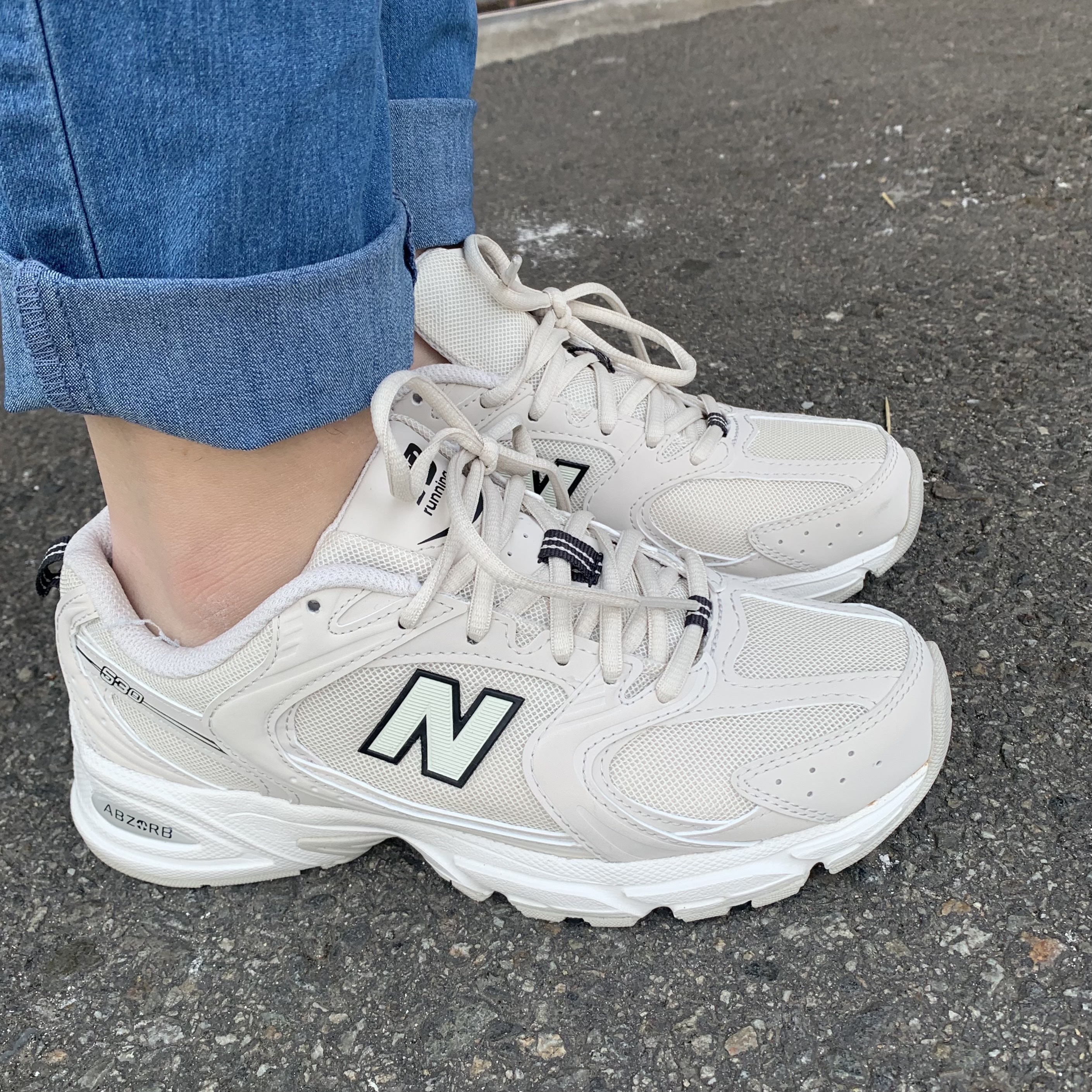 New Balance 530 Ivory 착용 스타일