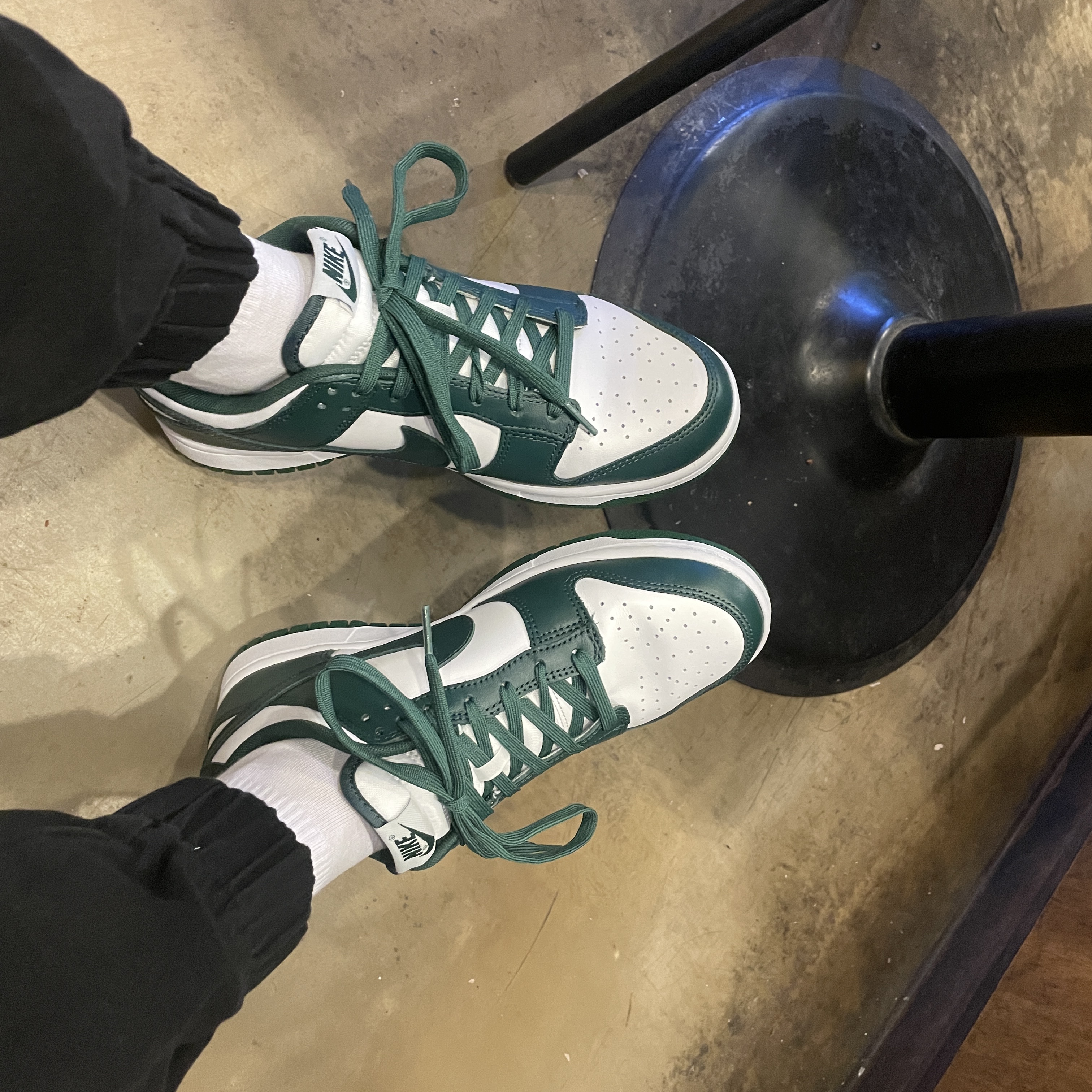 Nike Dunk Low Retro Varsity Green 착용 스타일