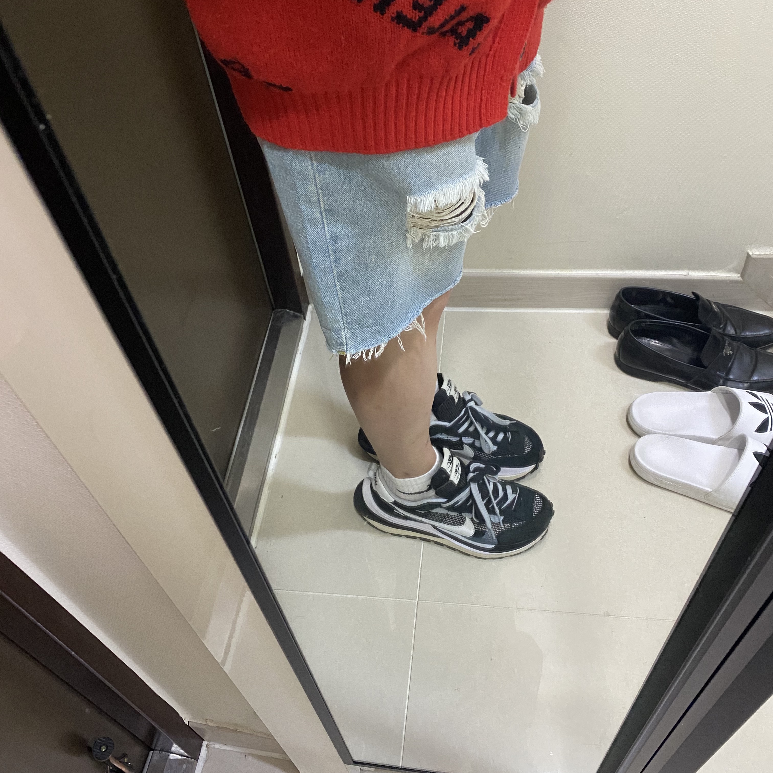 Nike x Supreme SB Dunk Low Black, Nike x Sacai VaporWaffle Black White 착용 스타일 - 2