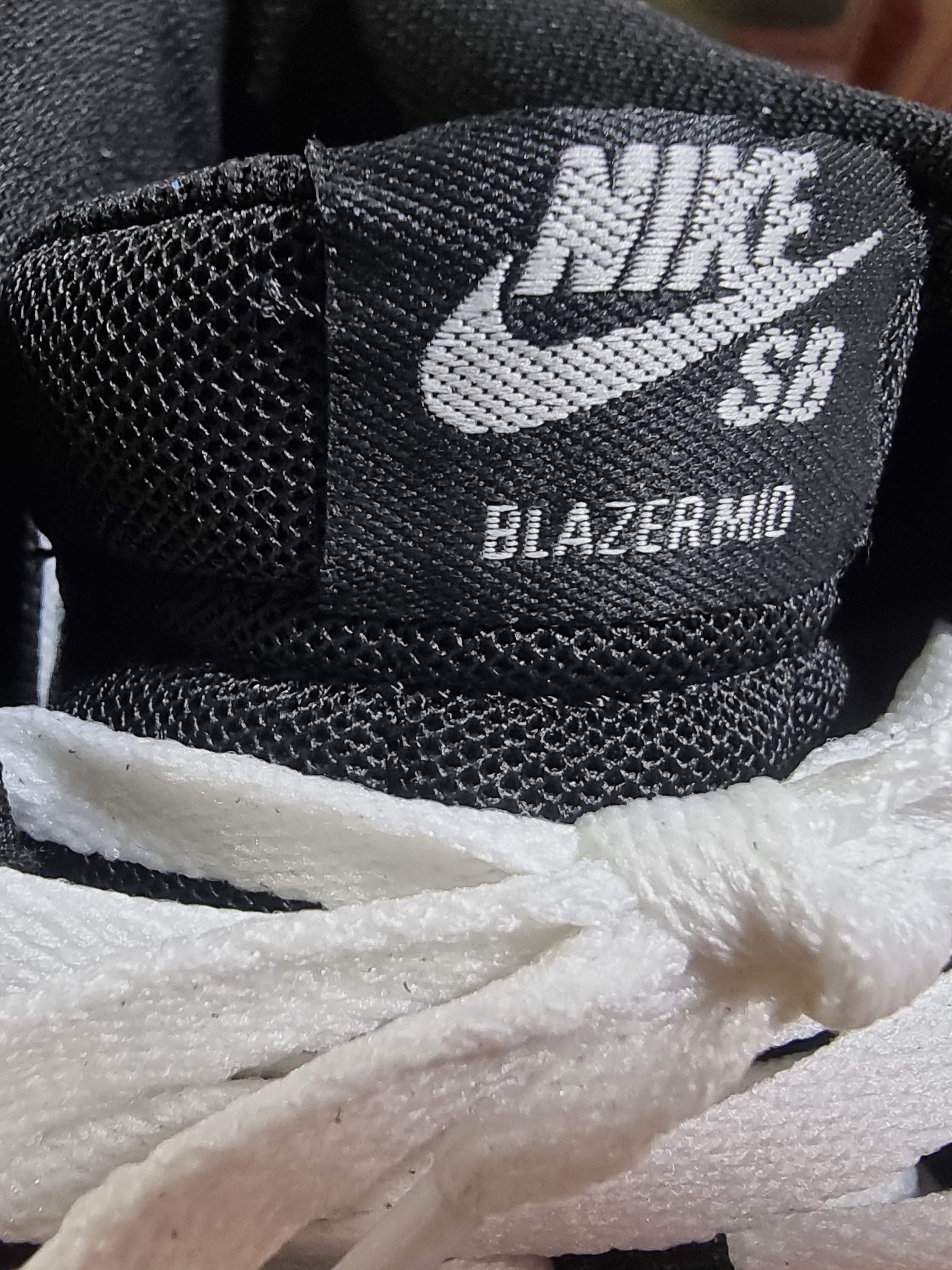 Nike SB Zoom Blazer Mid Black White 착용 스타일 - 2
