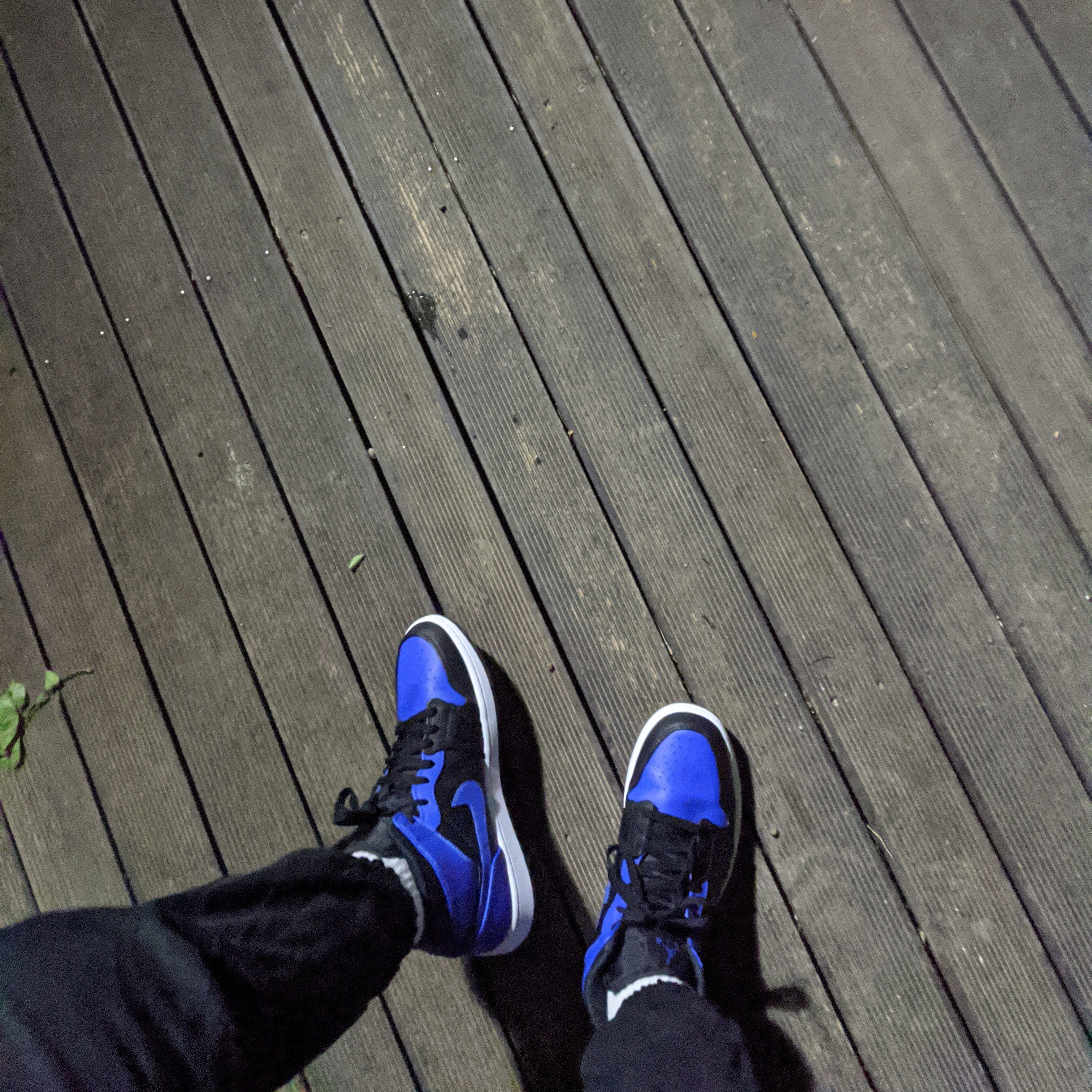 Jordan 1 Mid Black Hyper Royal 착용 스타일