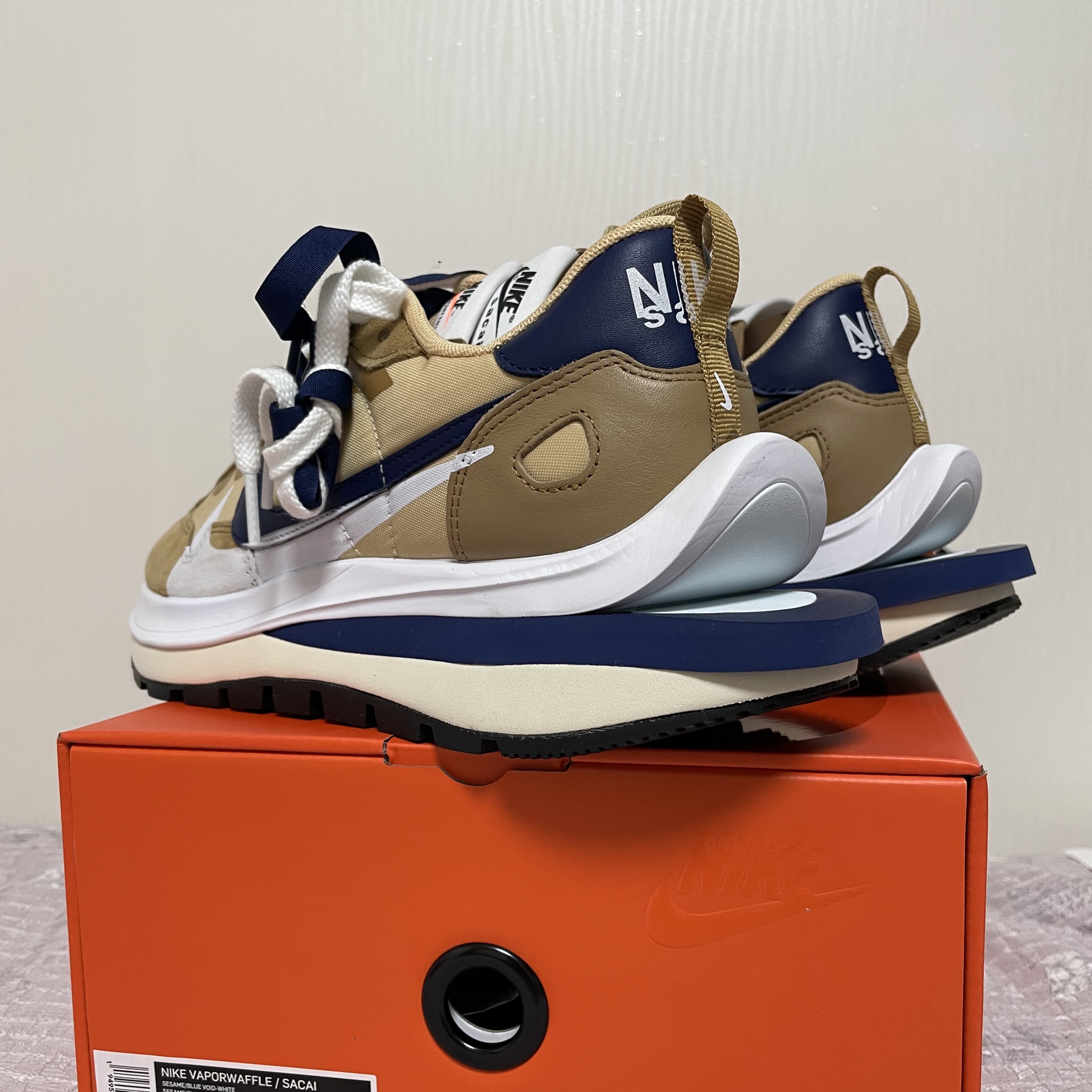 Nike x Sacai VaporWaffle Sesame and Blue Void 착용 스타일 - 2