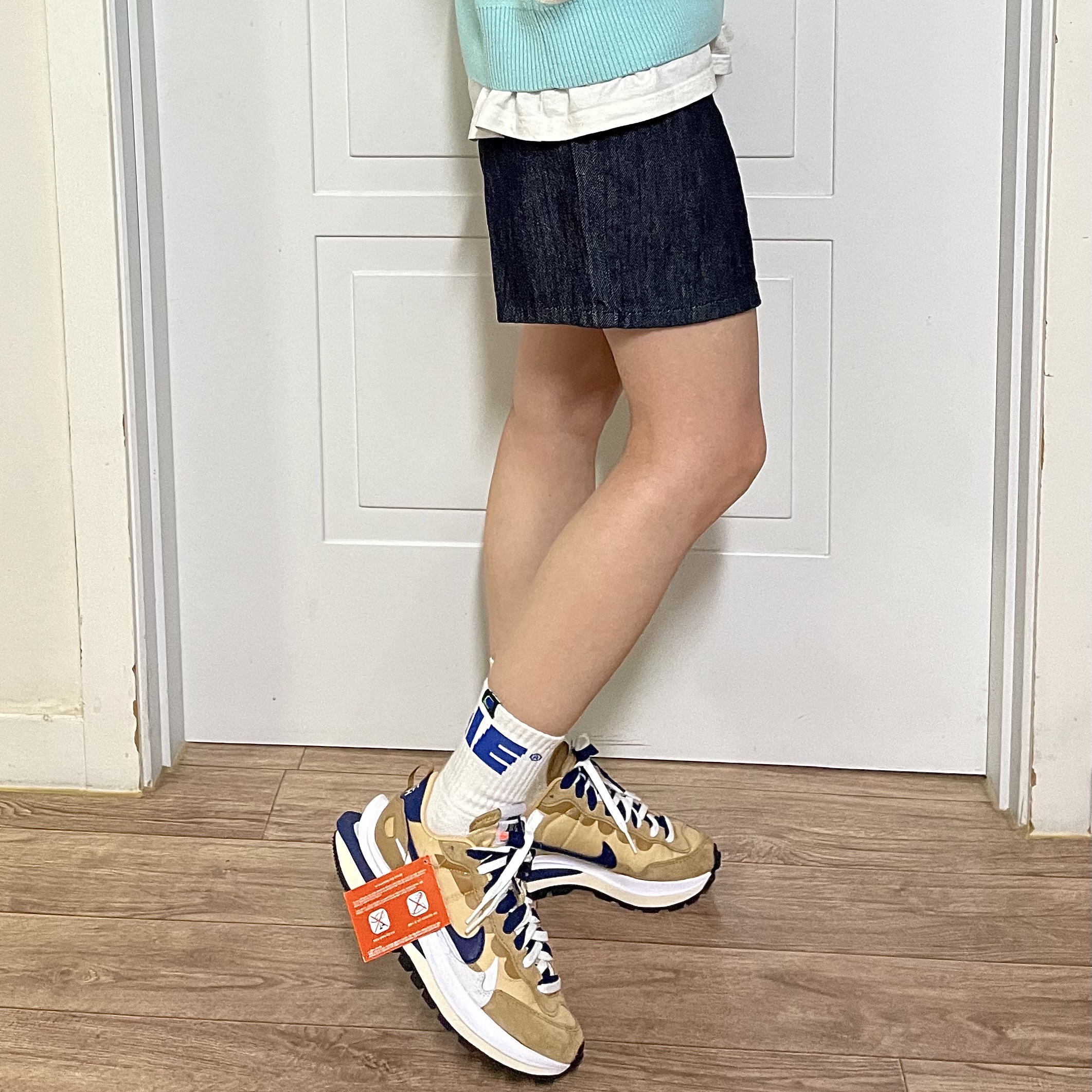 Nike x Sacai VaporWaffle Sesame and Blue Void 착용 스타일 - 2