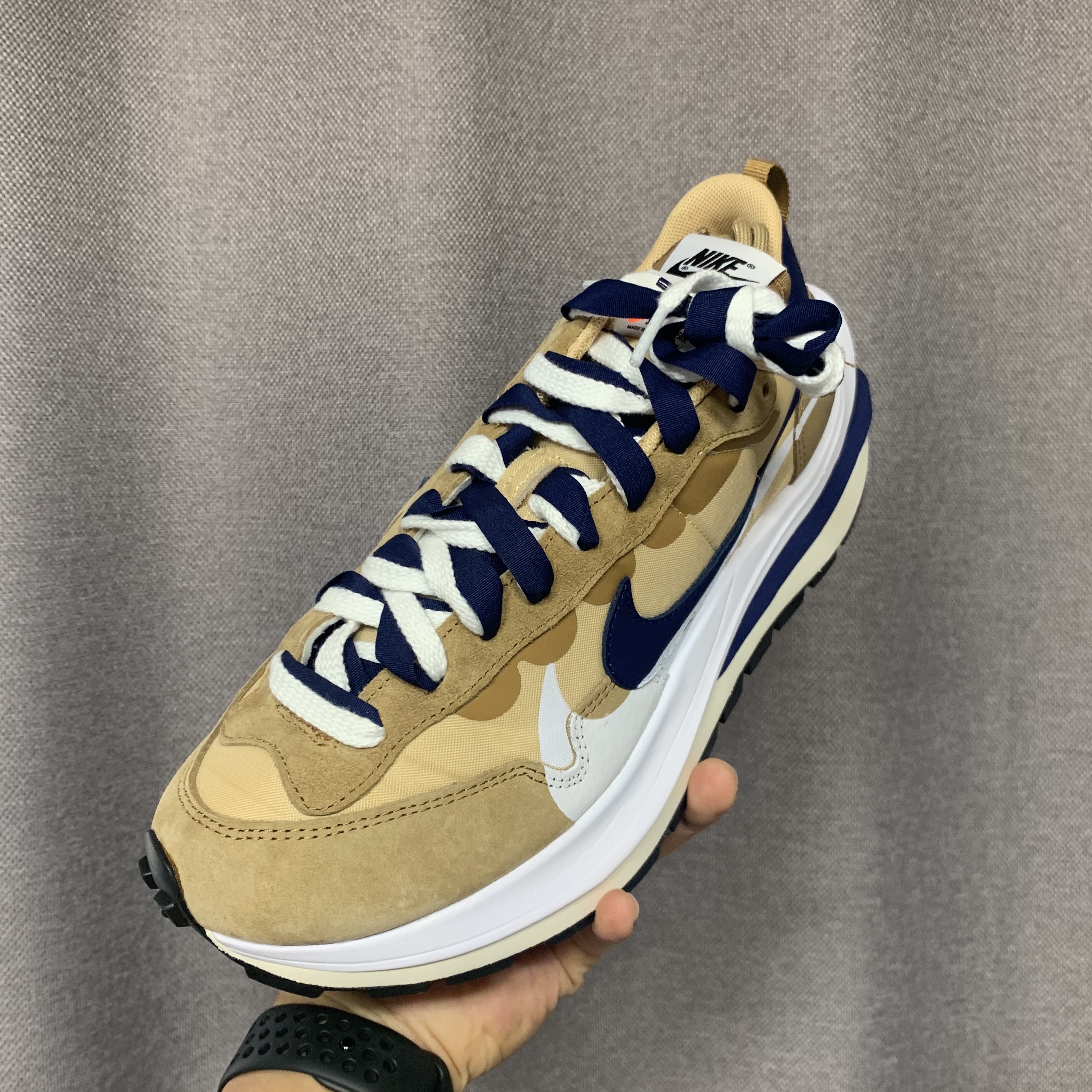 Nike x Sacai VaporWaffle Sesame and Blue Void, Nike x Sacai VaporWaffle String & Black Villain Red 착용 스타일 - 1