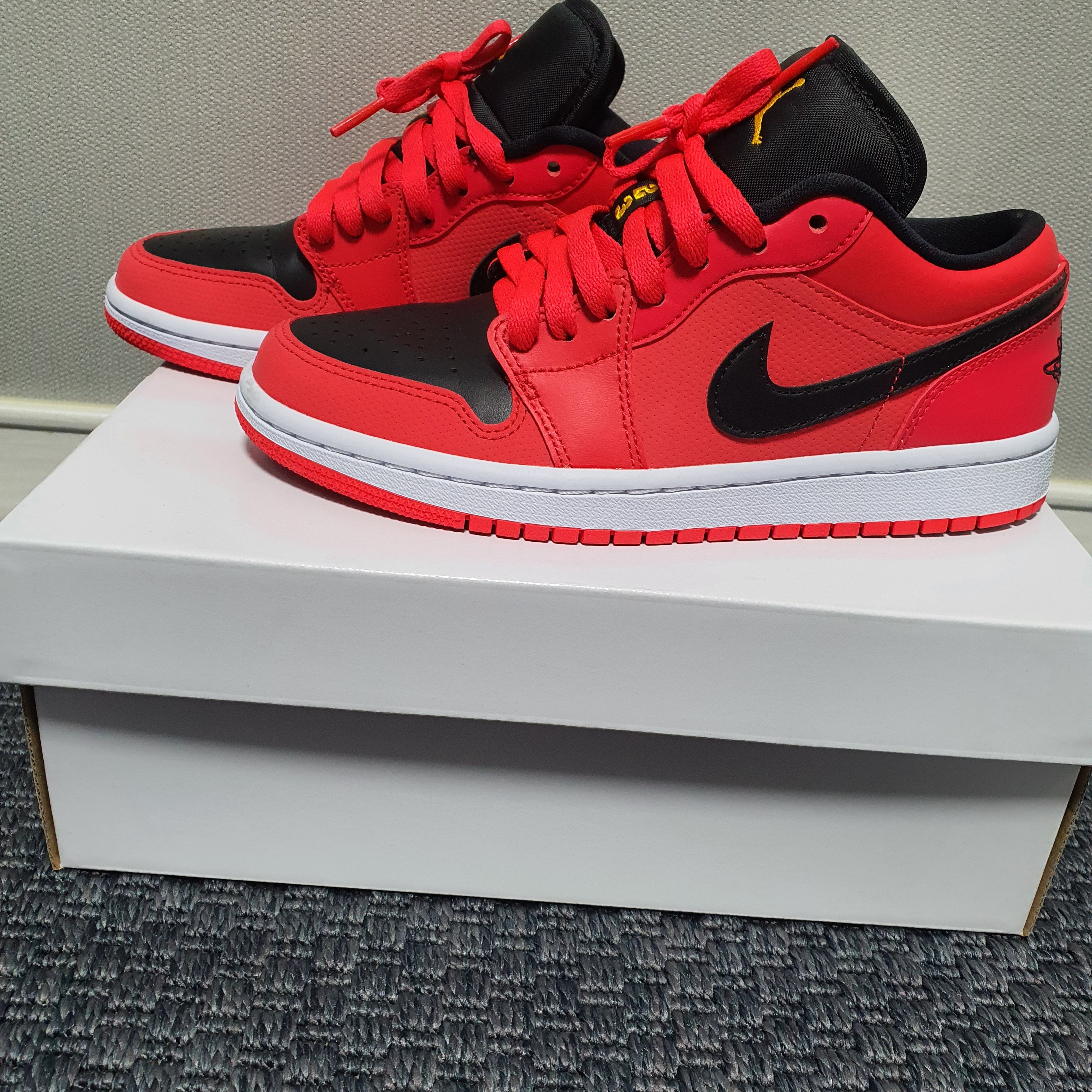 (W) Jordan 1 Low Siren Red 착용 스타일