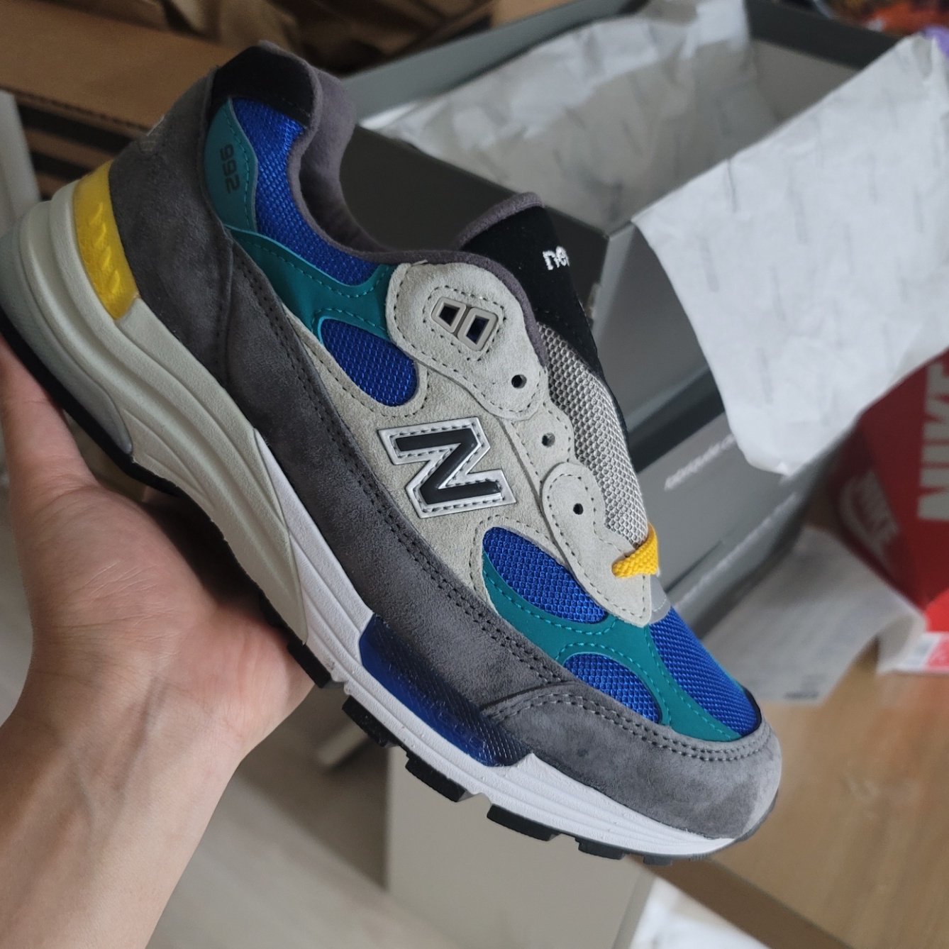 New Balance x Billy's 992 Made in USA Grey Blue Teal 착용 스타일
