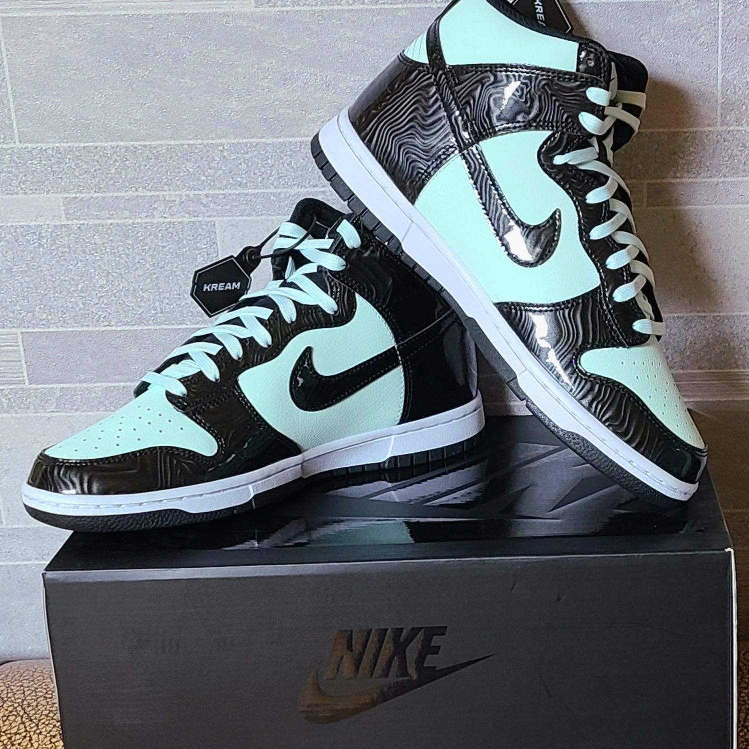 Nike Dunk High Barely Green 착용 스타일