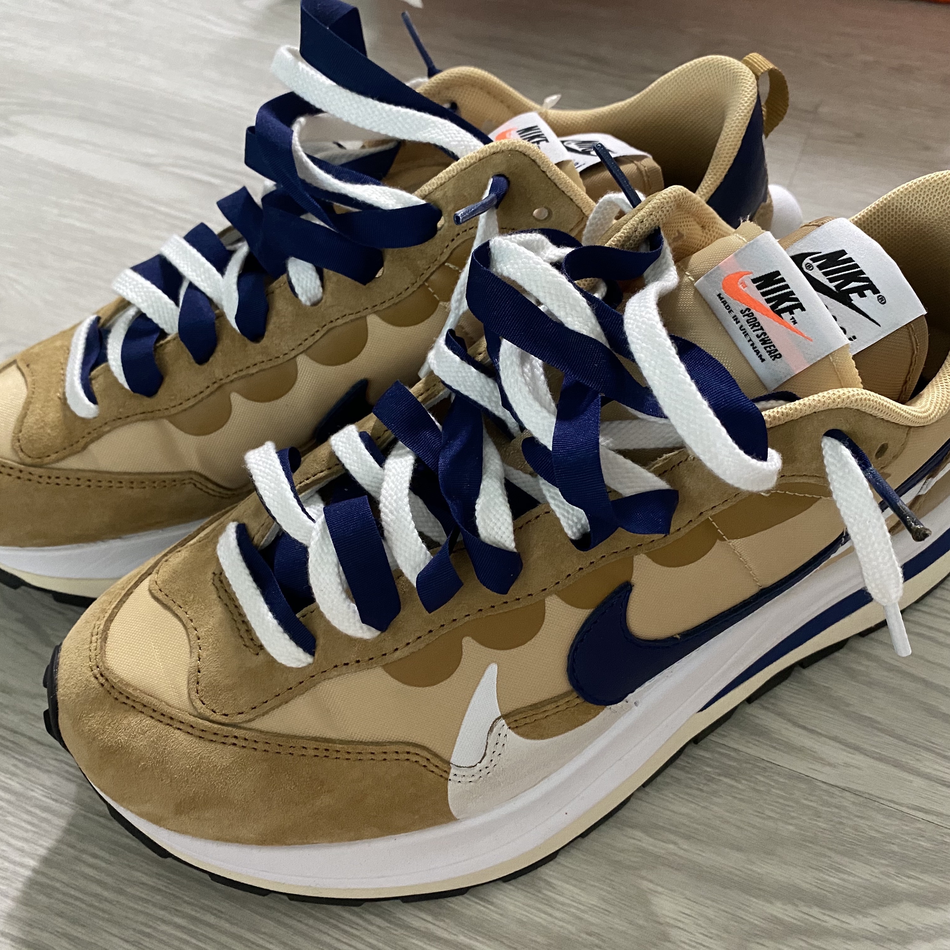 Nike x Sacai VaporWaffle Sesame and Blue Void 착용 스타일