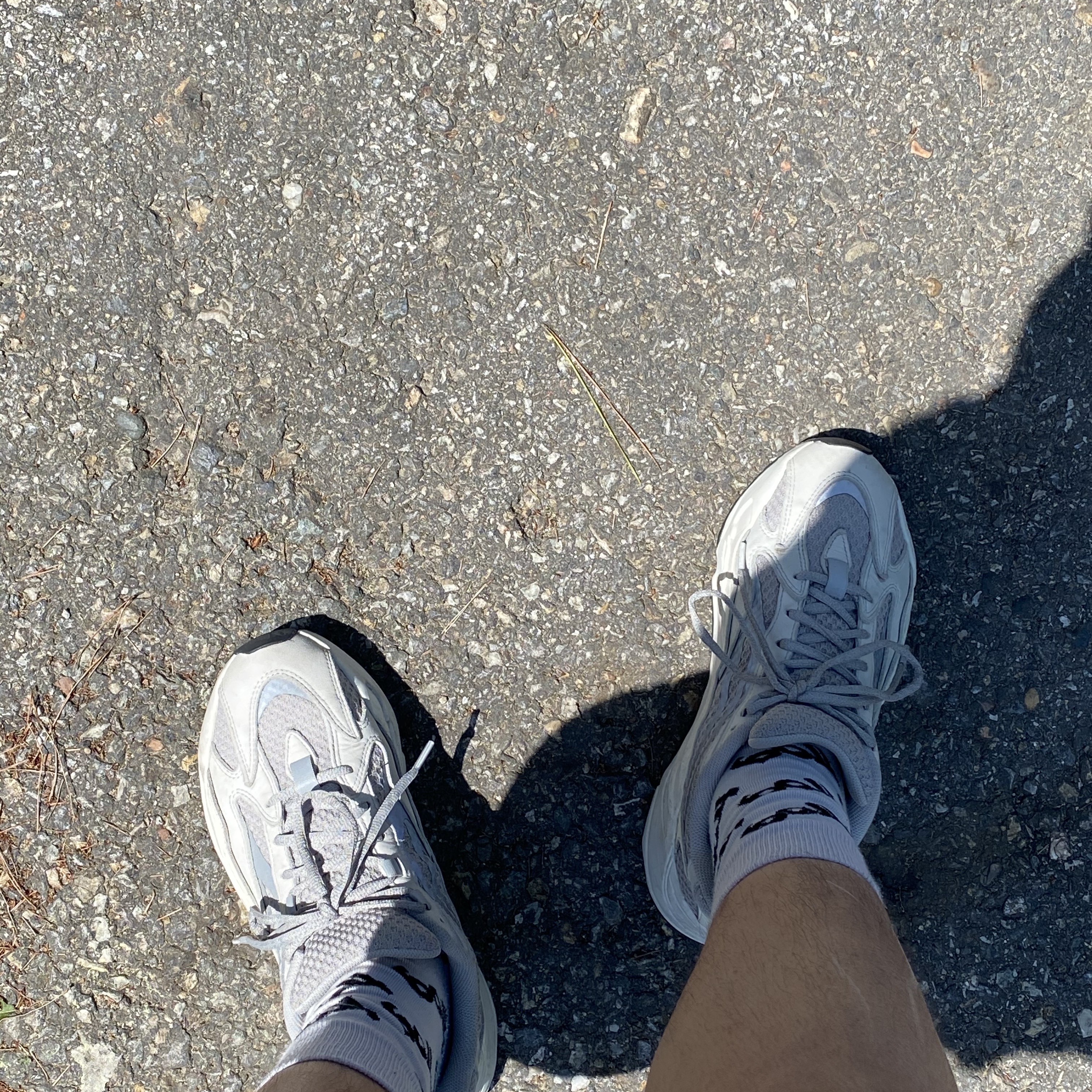 Adidas Yeezy Boost 700 V2 Static 2018 착용 스타일 - 1