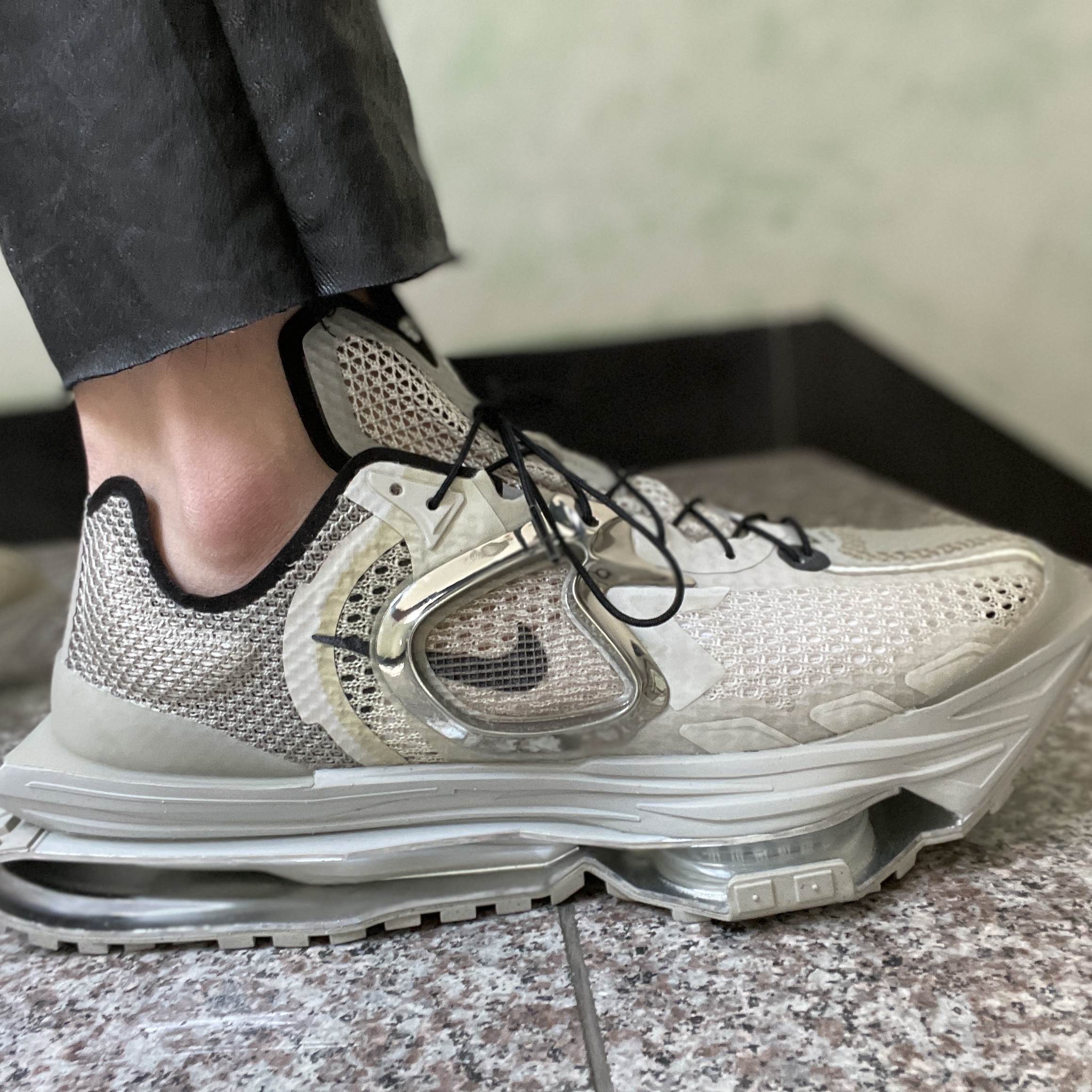 Nike x Matthew M Williams Zoom 004 Stone 착용 스타일 - 2