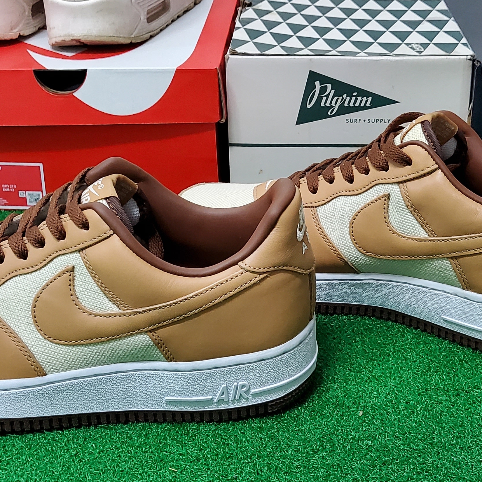 Nike Air Force 1 Low QS Acorn 2021 착용 스타일 - 2