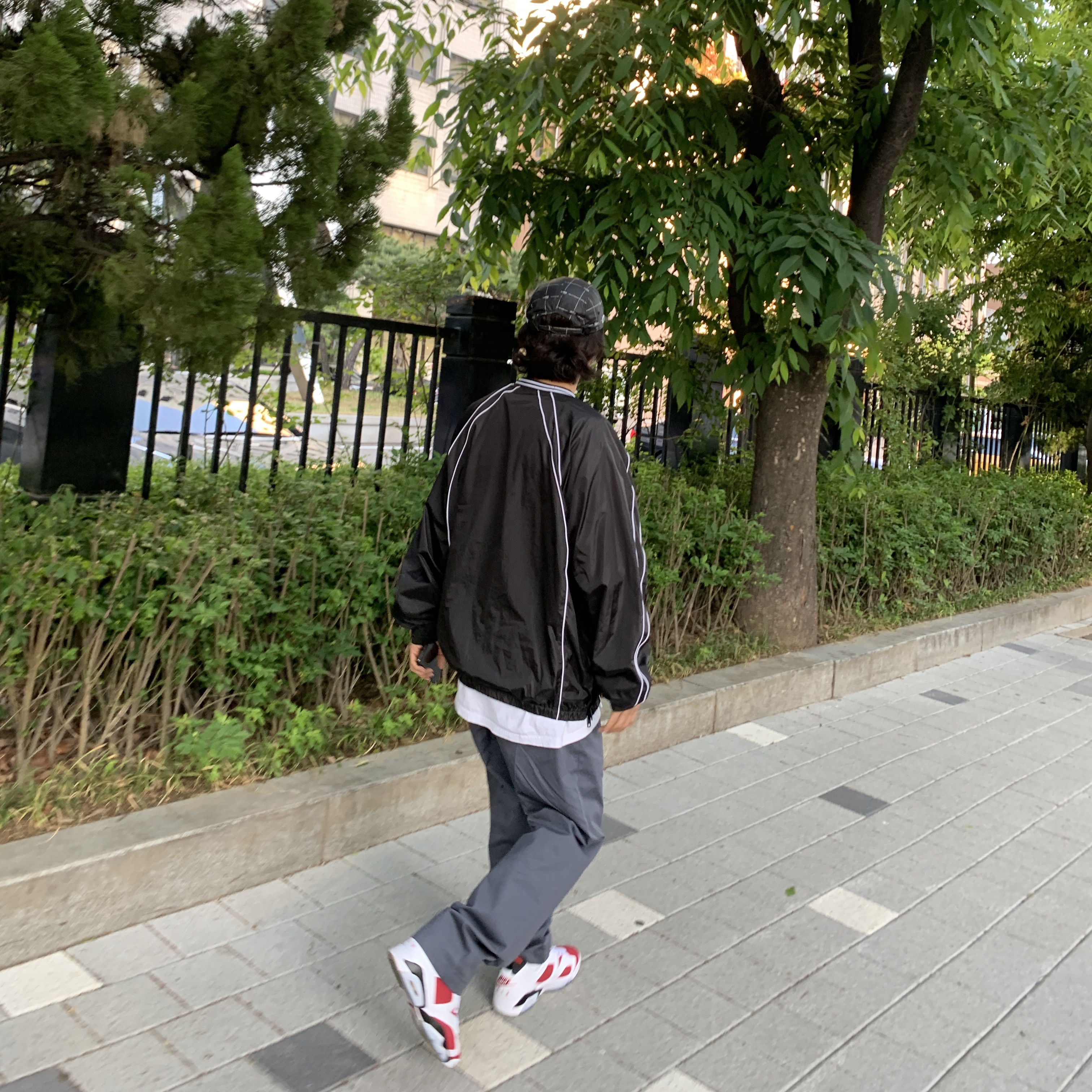 Jordan 6 Retro Carmine 2021 착용 스타일 - 2