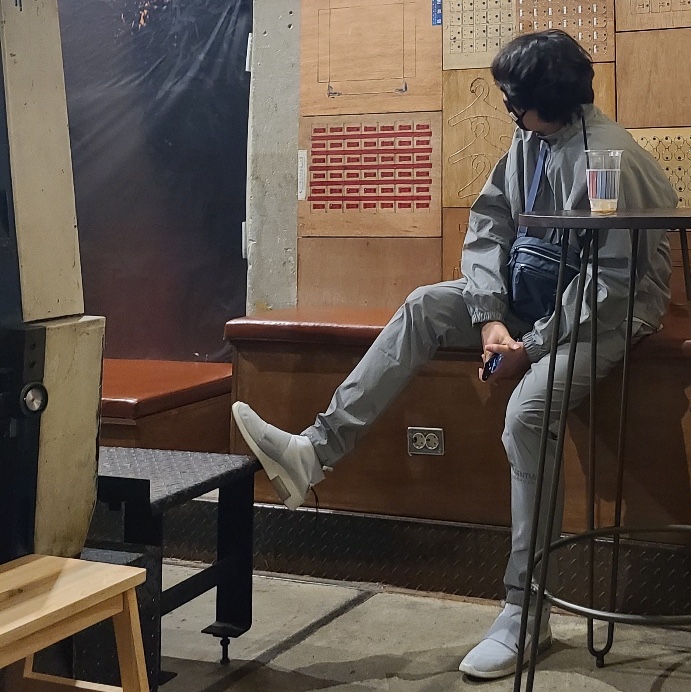 Essentials Track Jacket Silver Reflective - 20SS, Essentials Track Pants Silver Reflective - 20SS 착용 스타일