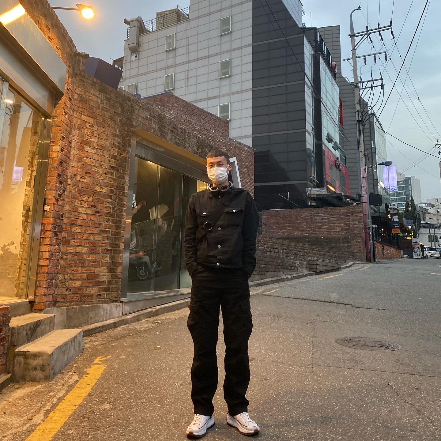 Converse Run Star Hike Hi White Black Gum 착용 스타일 - 1
