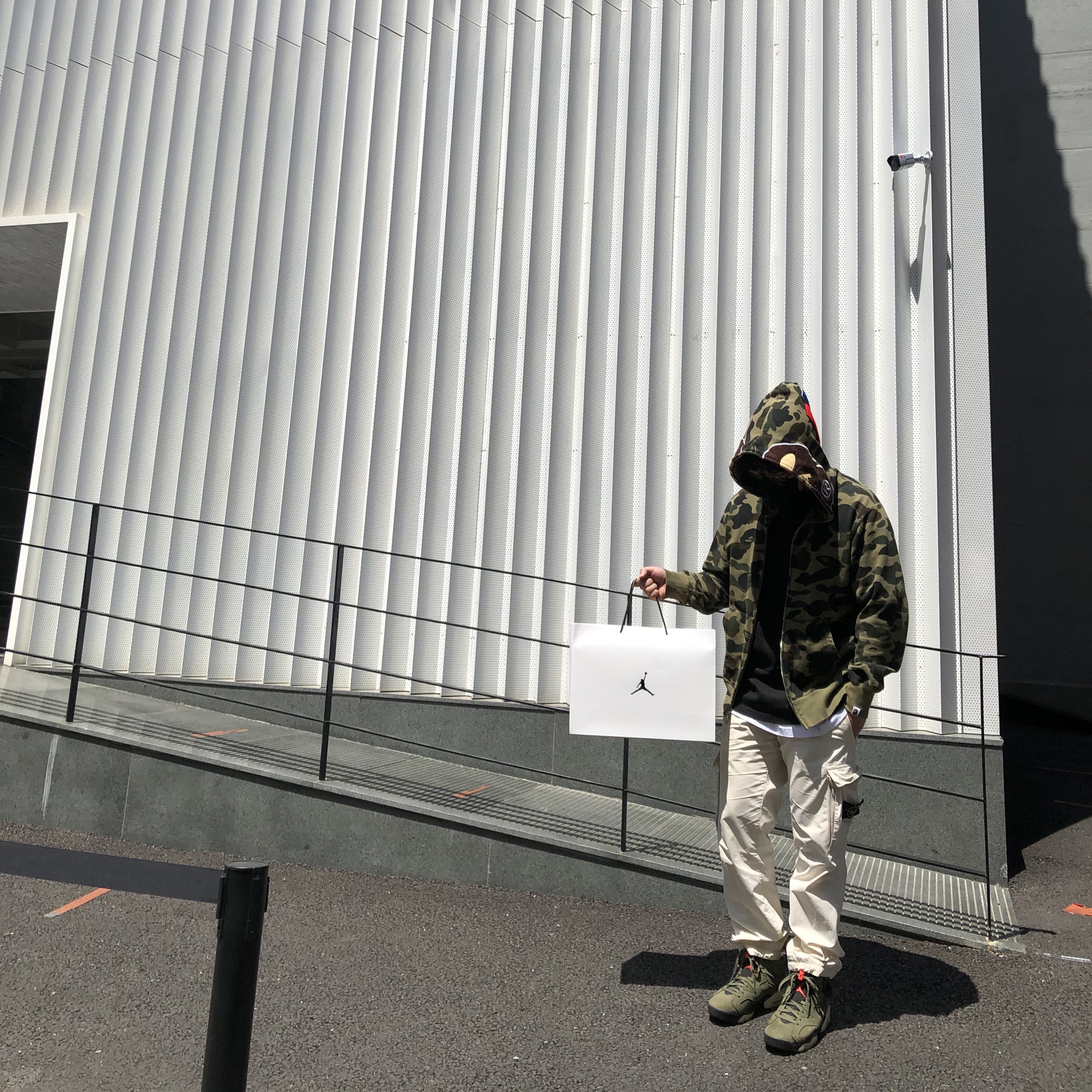 Jordan 6 x Travis Scott Retro Olive 착용 스타일