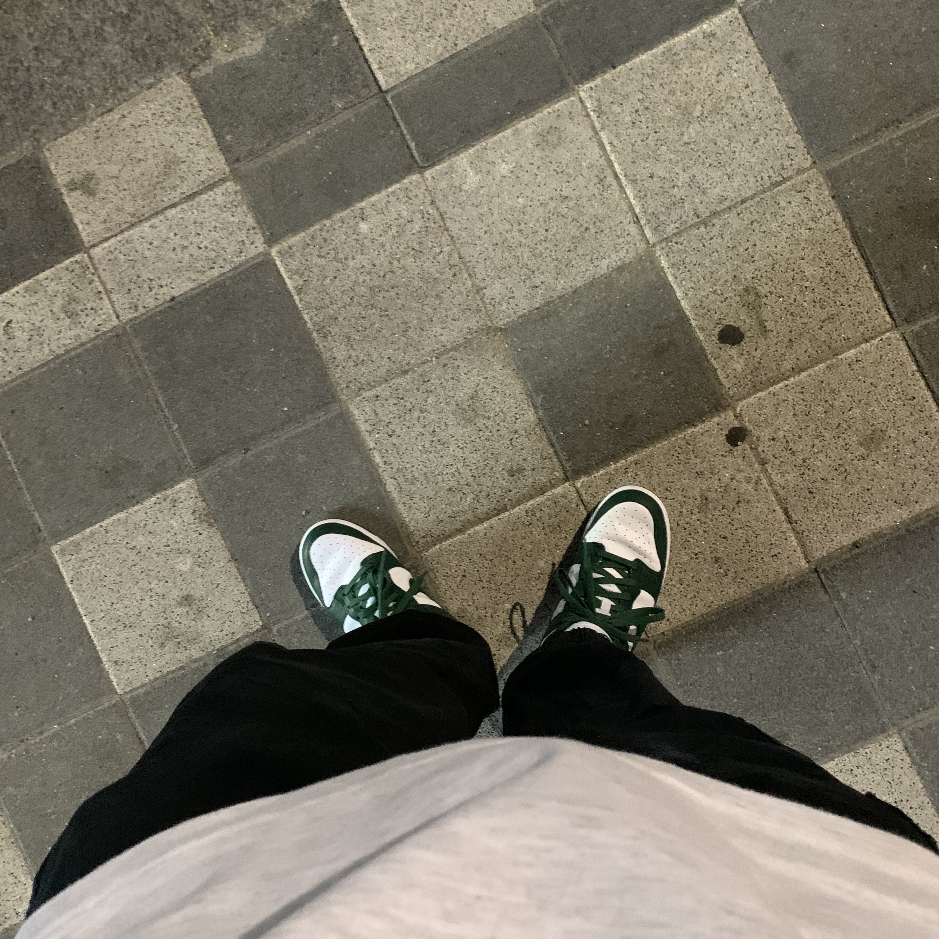 Nike Dunk Low Retro Varsity Green, IAB Studio Long Sleeve Light Gray 착용 스타일