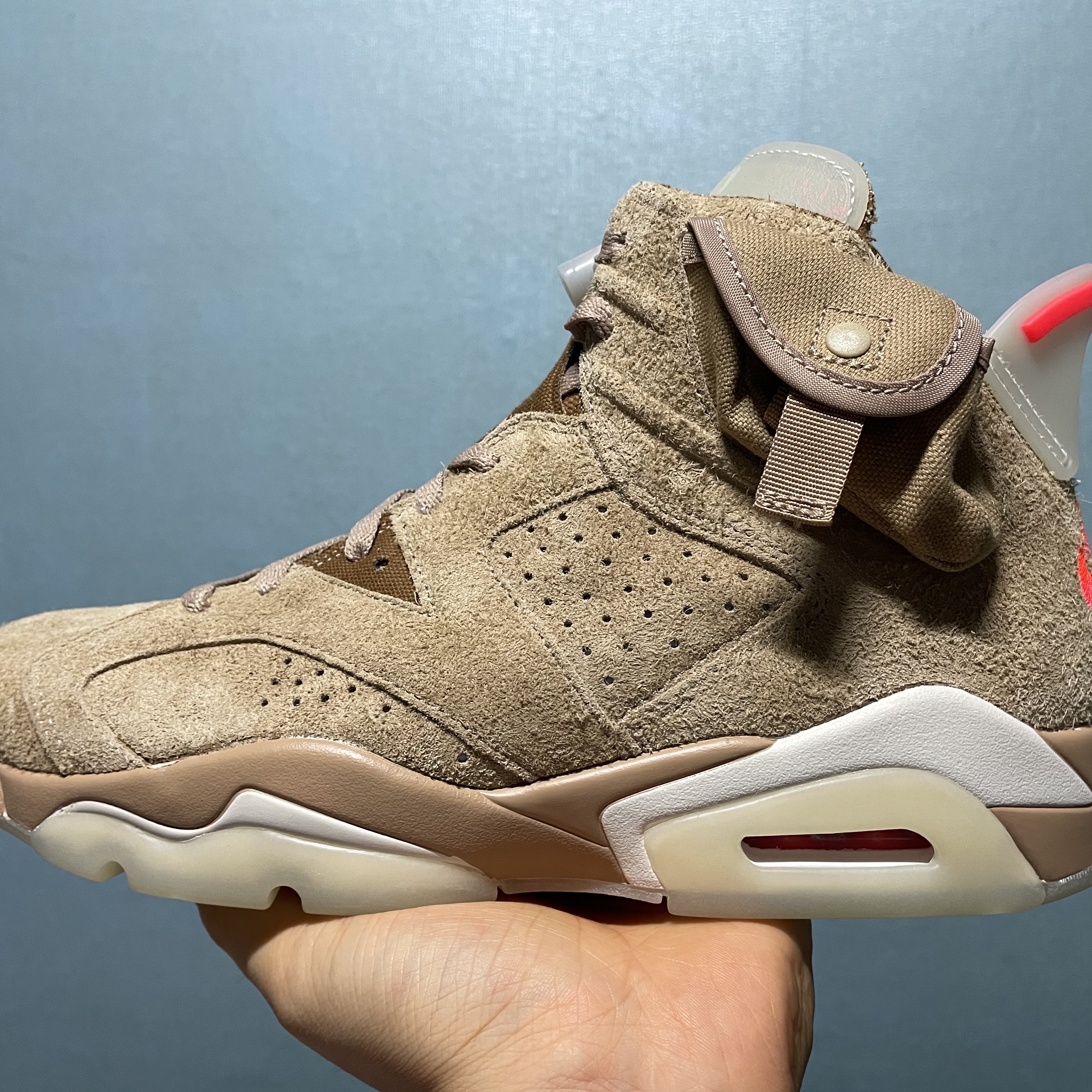 Jordan 6 x Travis Scott Retro SP British Khaki 착용 스타일