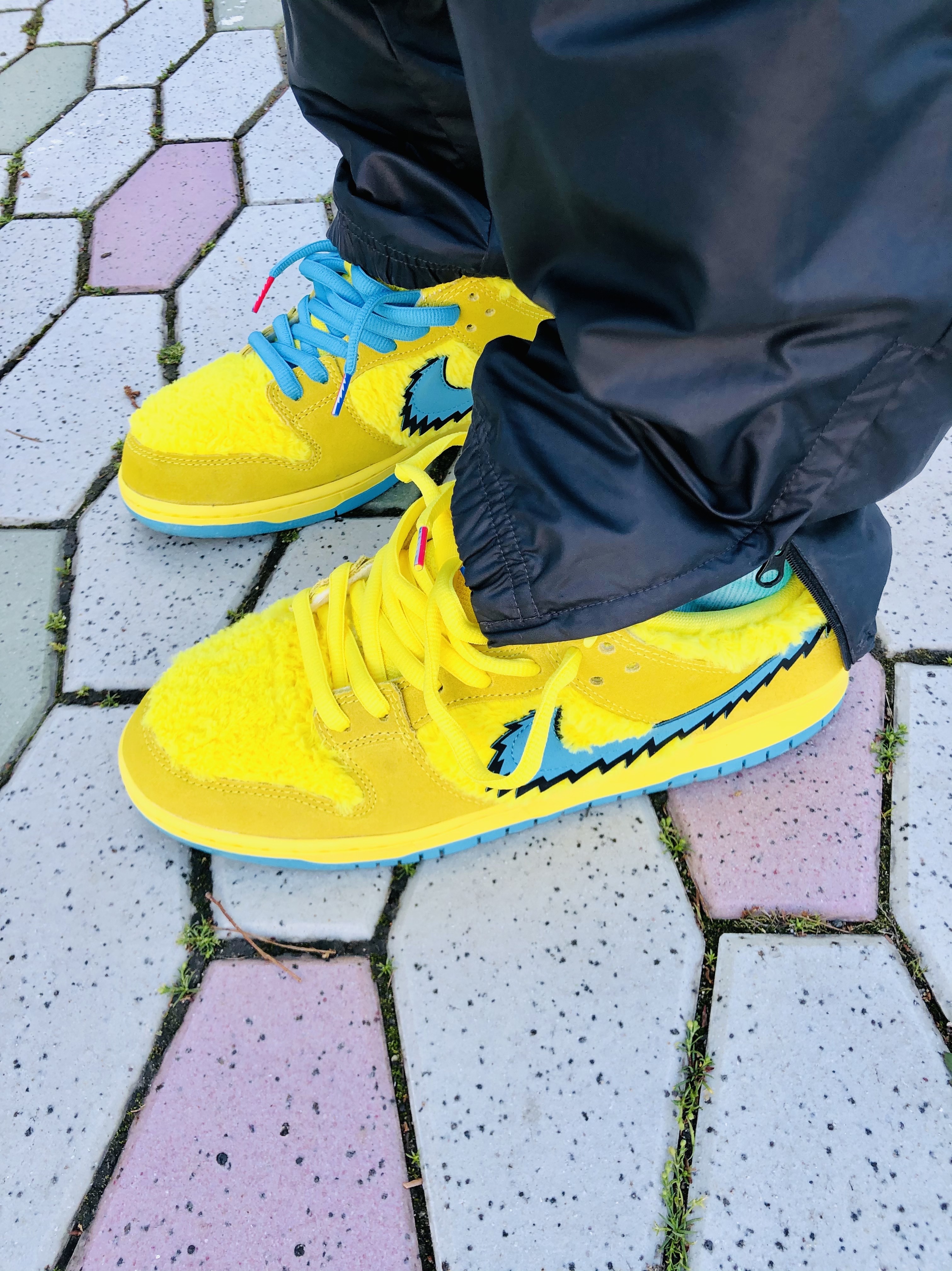 Nike x Grateful Dead SB Dunk Low Yellow Bear 착용 스타일 - 5