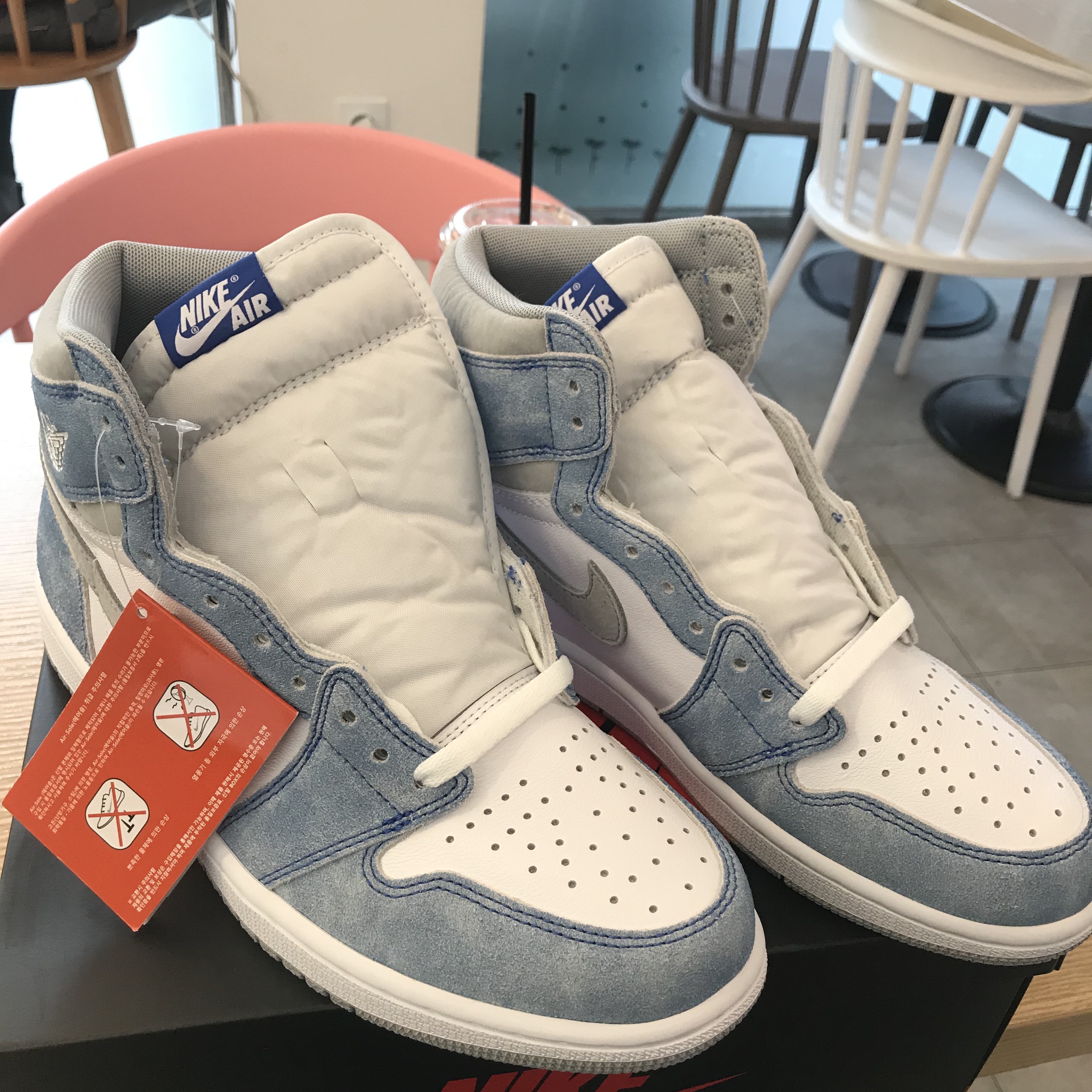 Jordan 1 Retro High OG Hyper Royal 착용 스타일 - 1
