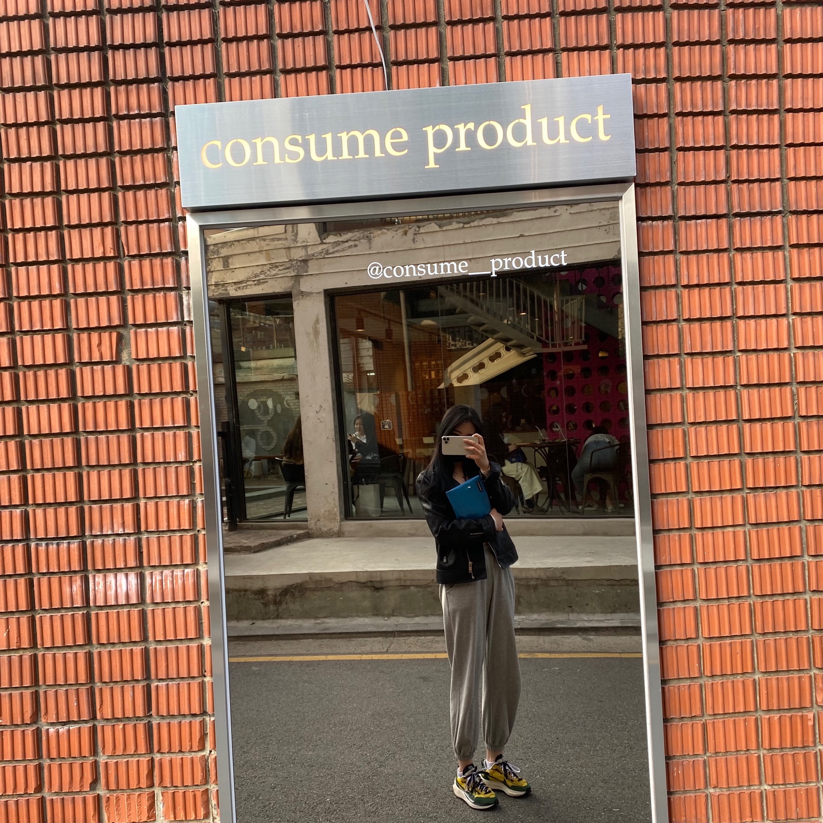 Nike x Sacai VaporWaffle Tour Yellow & Gorge Green Sail 착용 스타일 - 2
