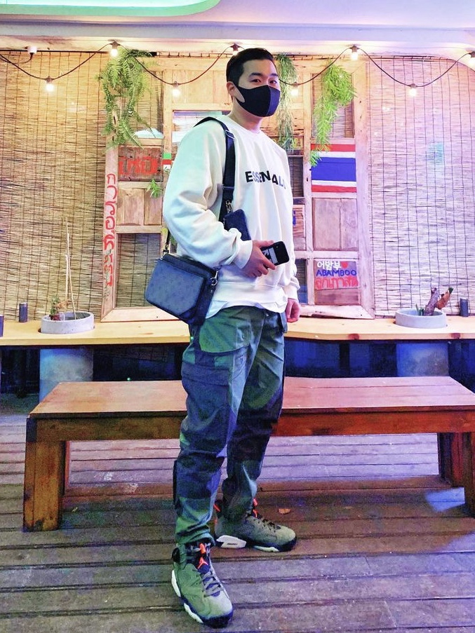 Jordan 6 x Travis Scott Retro Olive, Jordan x Travis Scott Cargo Pants Olive 착용 스타일