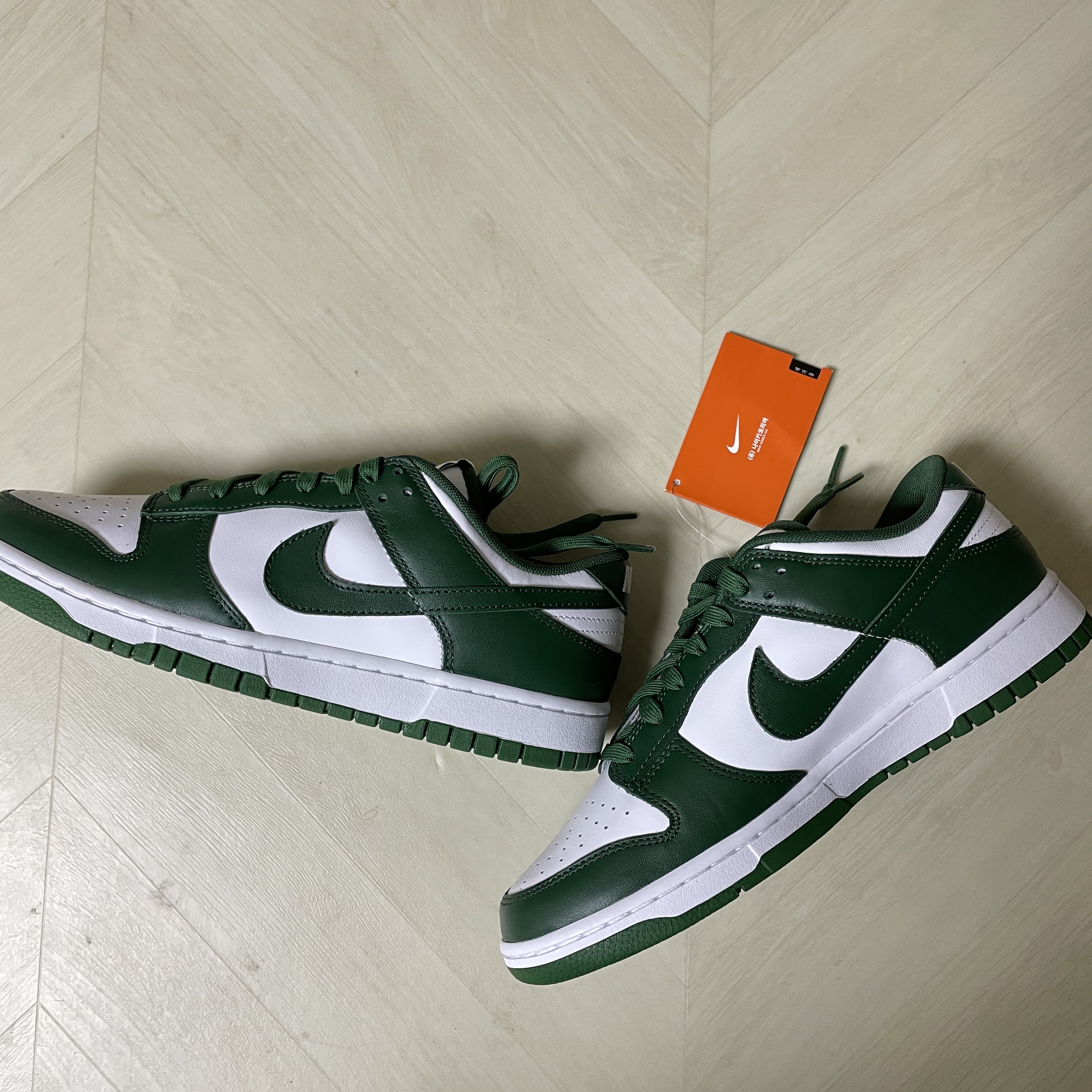 Nike Dunk Low Retro Varsity Green 착용 스타일 - 2