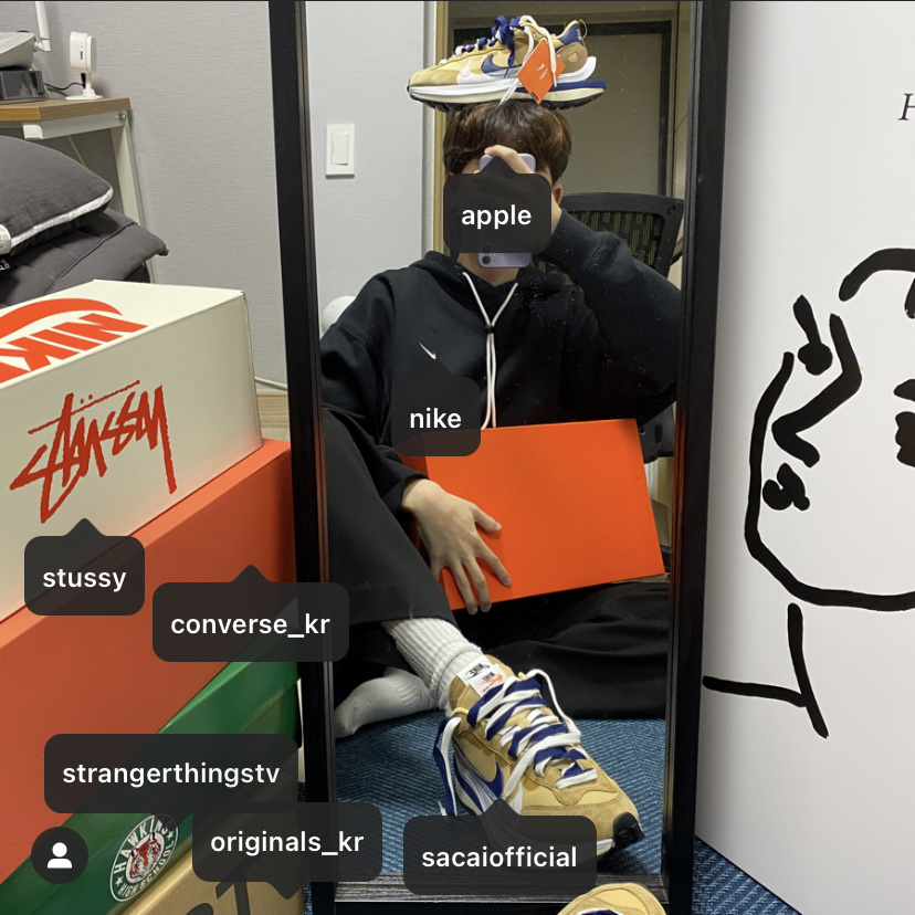 Nike x Sacai VaporWaffle Sesame and Blue Void, Nike NRG Solo Swoosh Fleece Hoodie Black White - Asia 착용 스타일