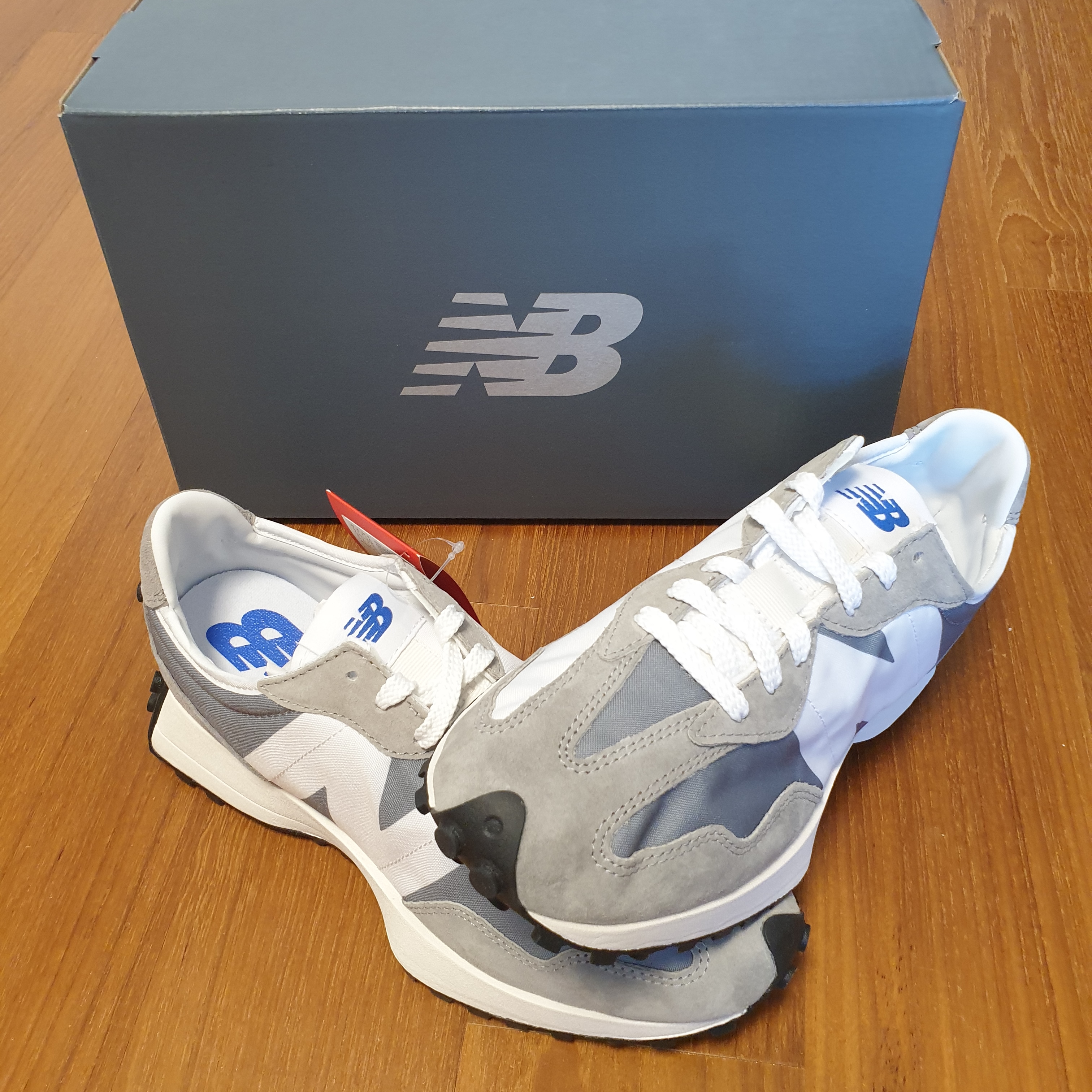 New Balance 327 Grey 착용 스타일 - 2