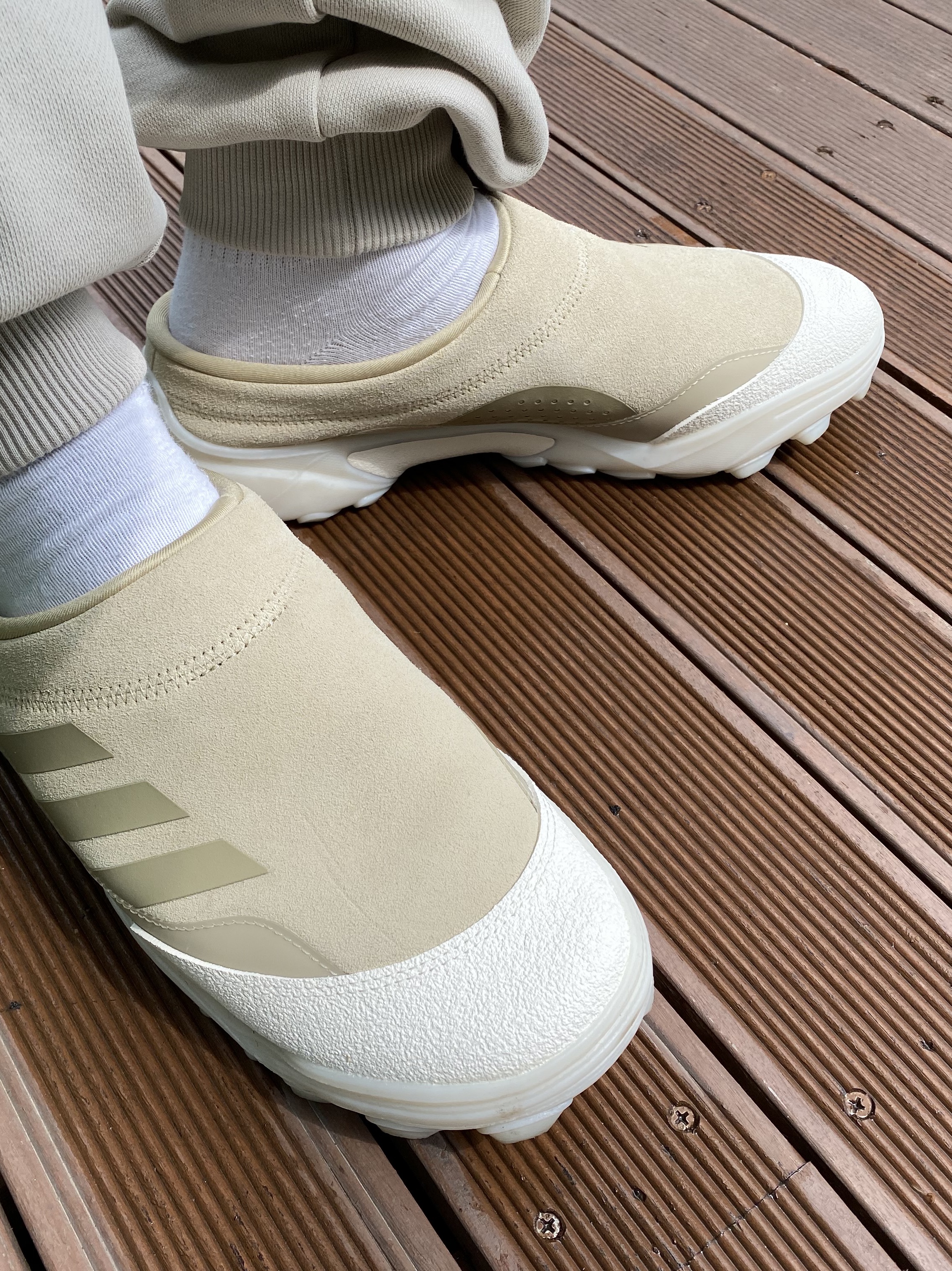 Adidas x 032c GSG Mule Simple Brown 착용 스타일 - 4