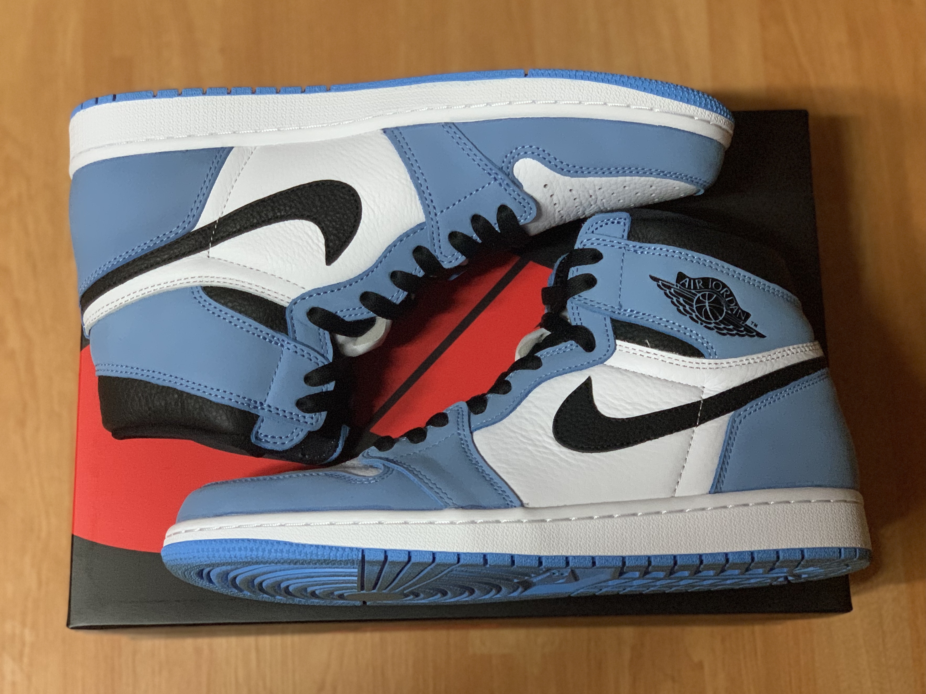 Jordan 1 Retro High OG University Blue 착용 스타일 - 2