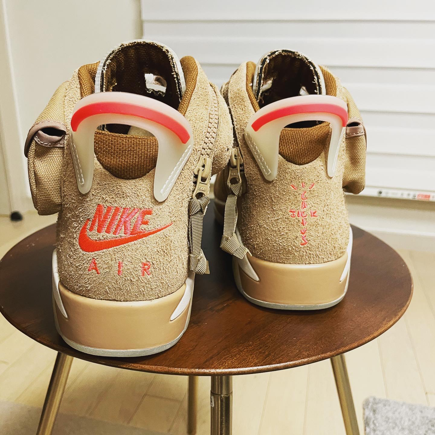 Jordan 6 x Travis Scott Retro SP British Khaki 착용 스타일 - 1