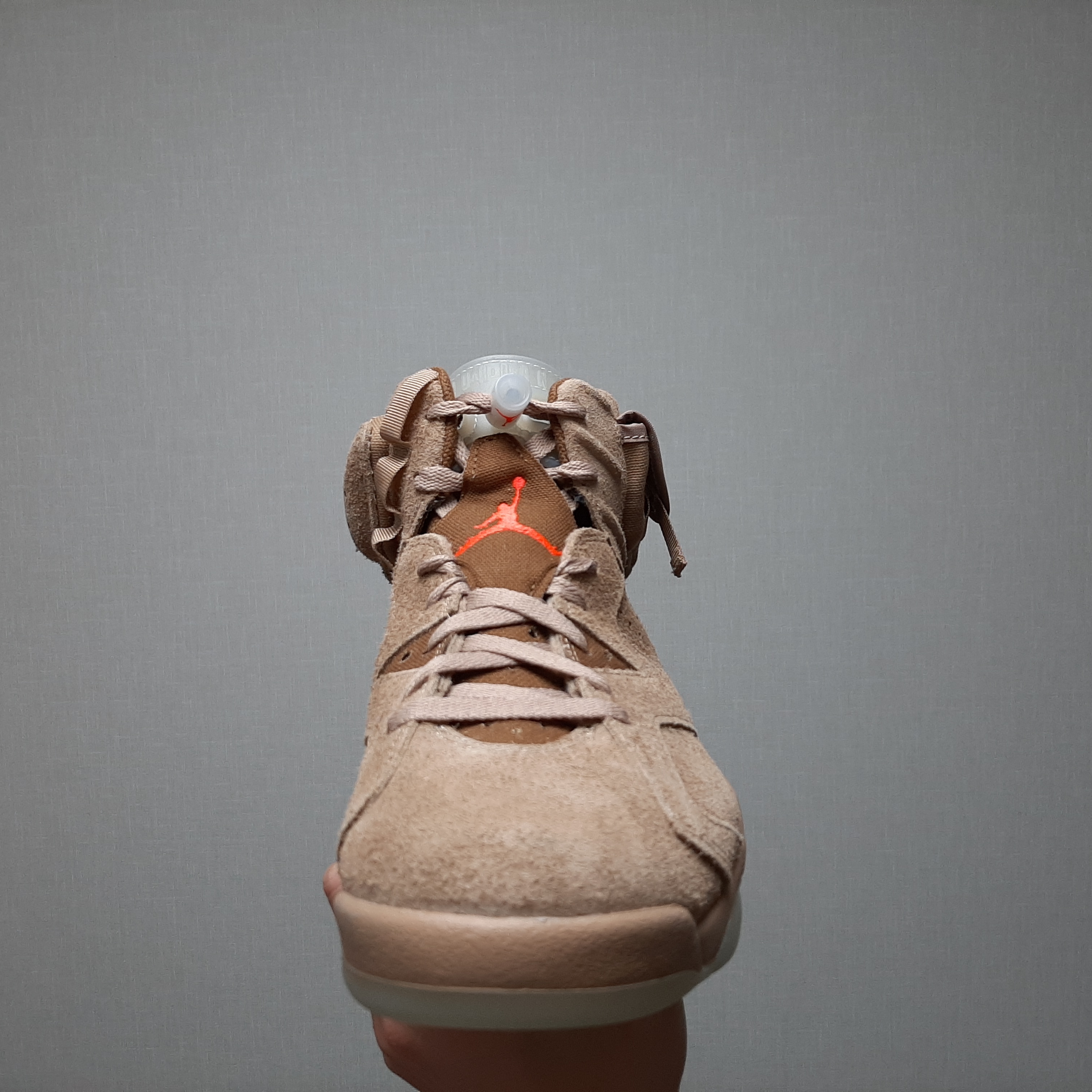 Jordan 6 x Travis Scott Retro SP British Khaki 착용 스타일 - 3