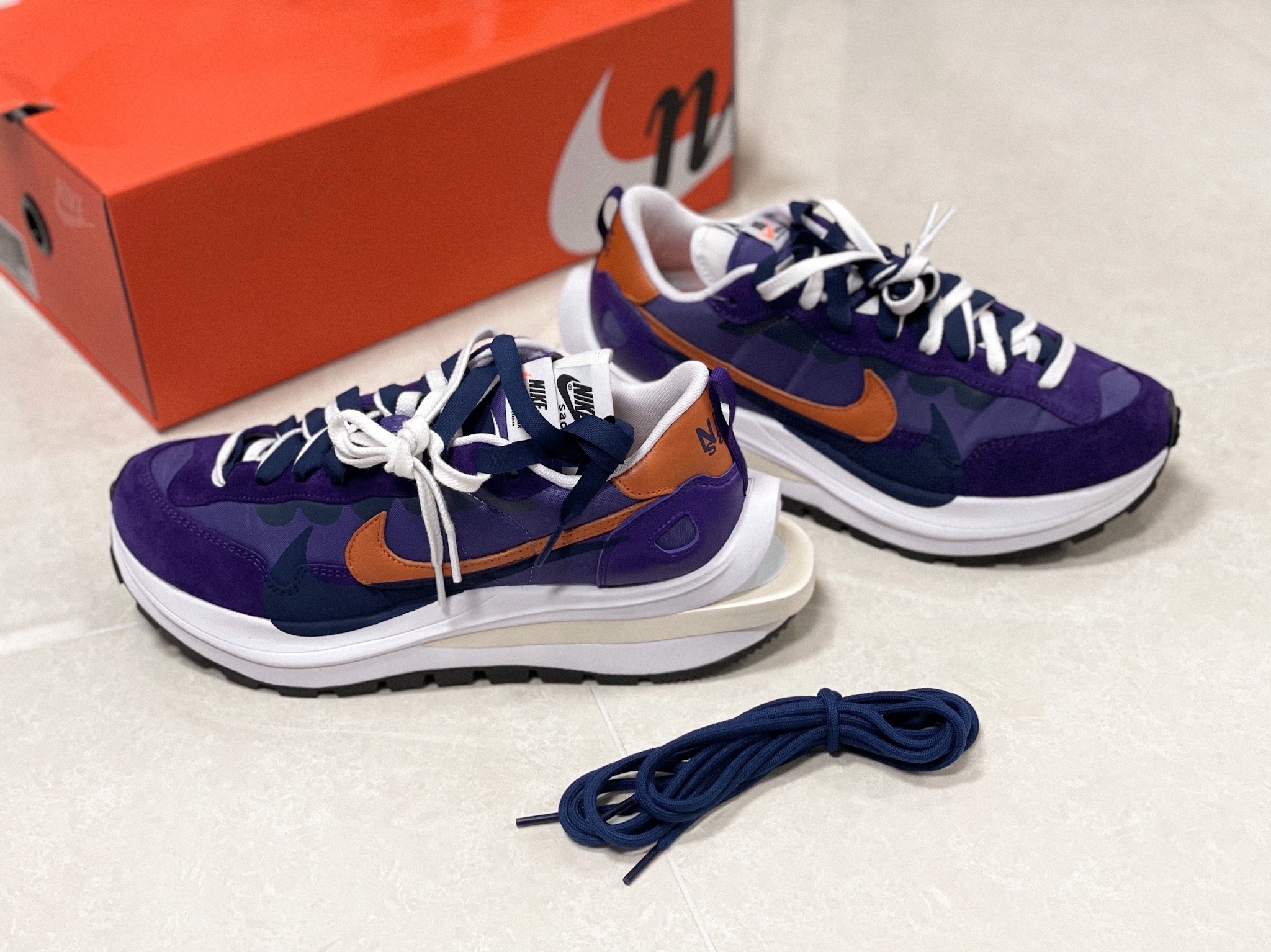 Nike x Sacai VaporWaffle Dark Iris 착용 스타일