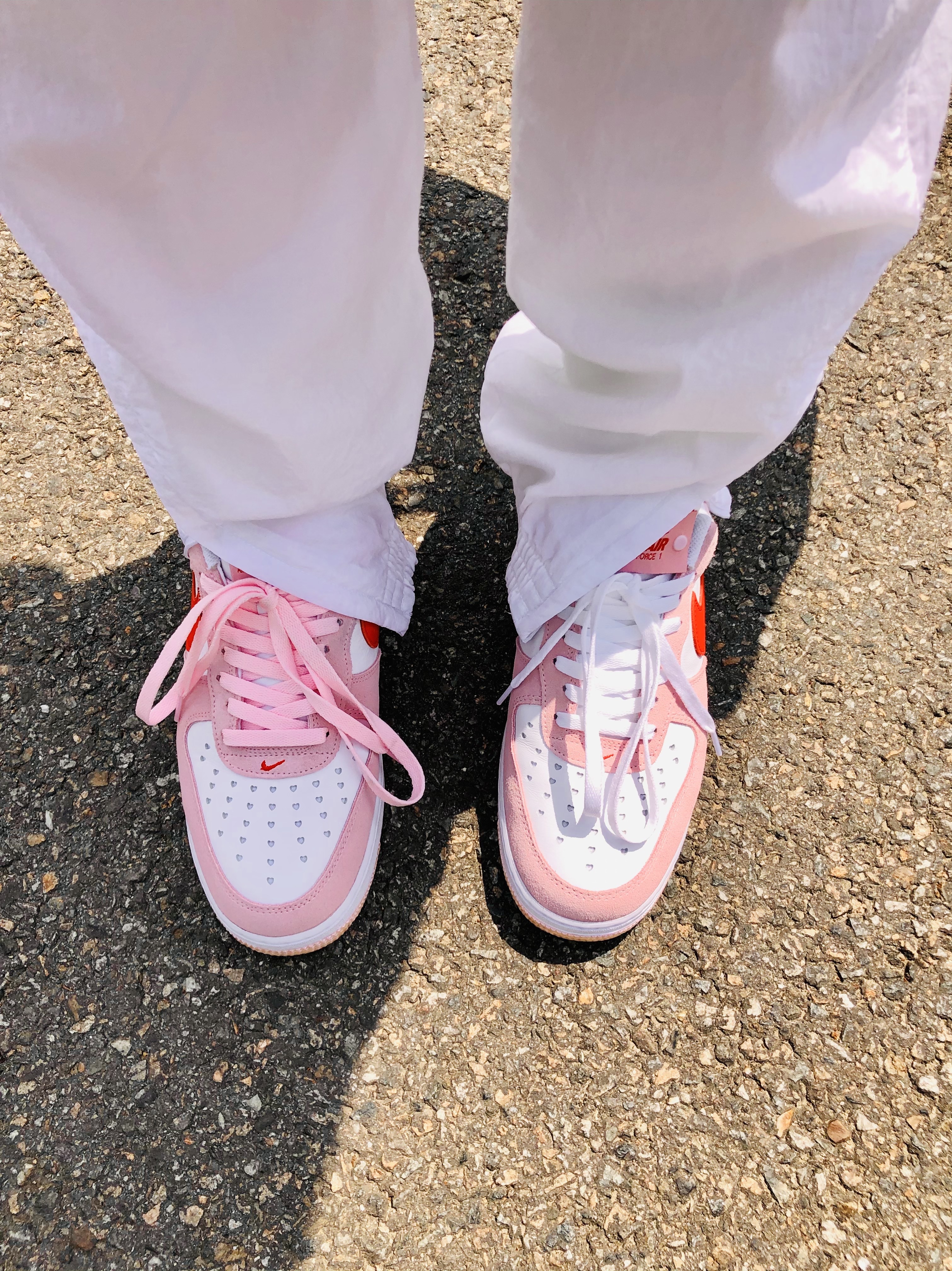 Nike Air Force 1 '07 QS Valentine's Day 착용 스타일 - 3