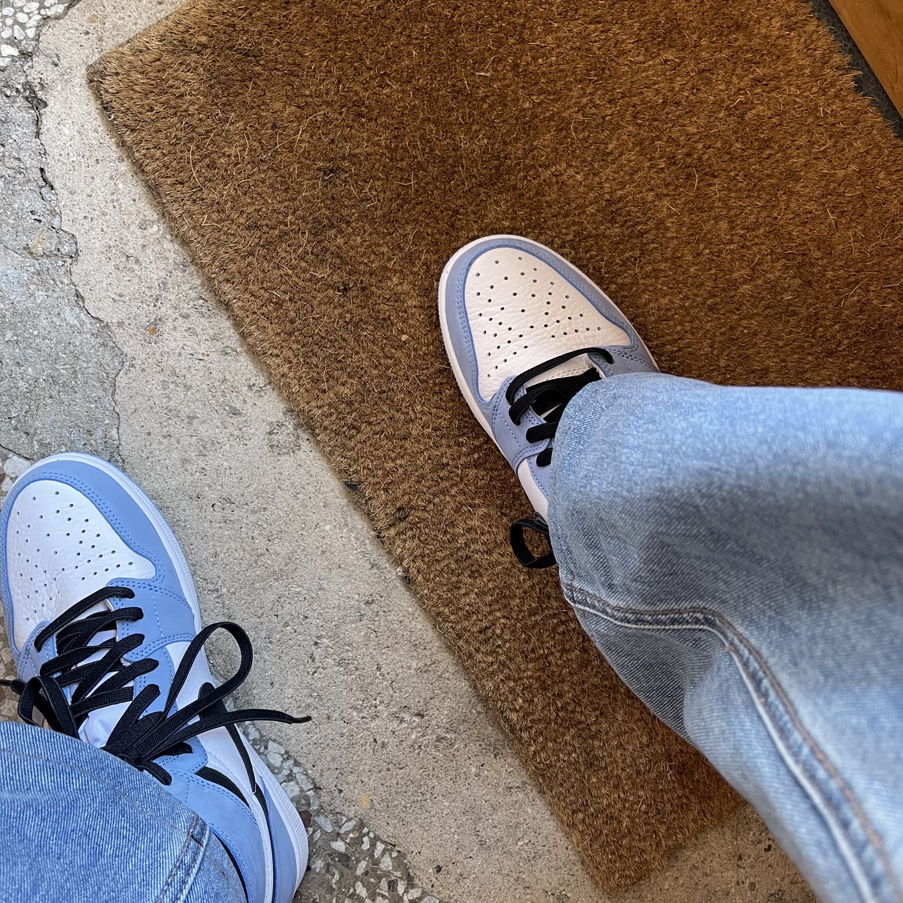 Jordan 1 Retro High OG University Blue 착용 스타일 - 2