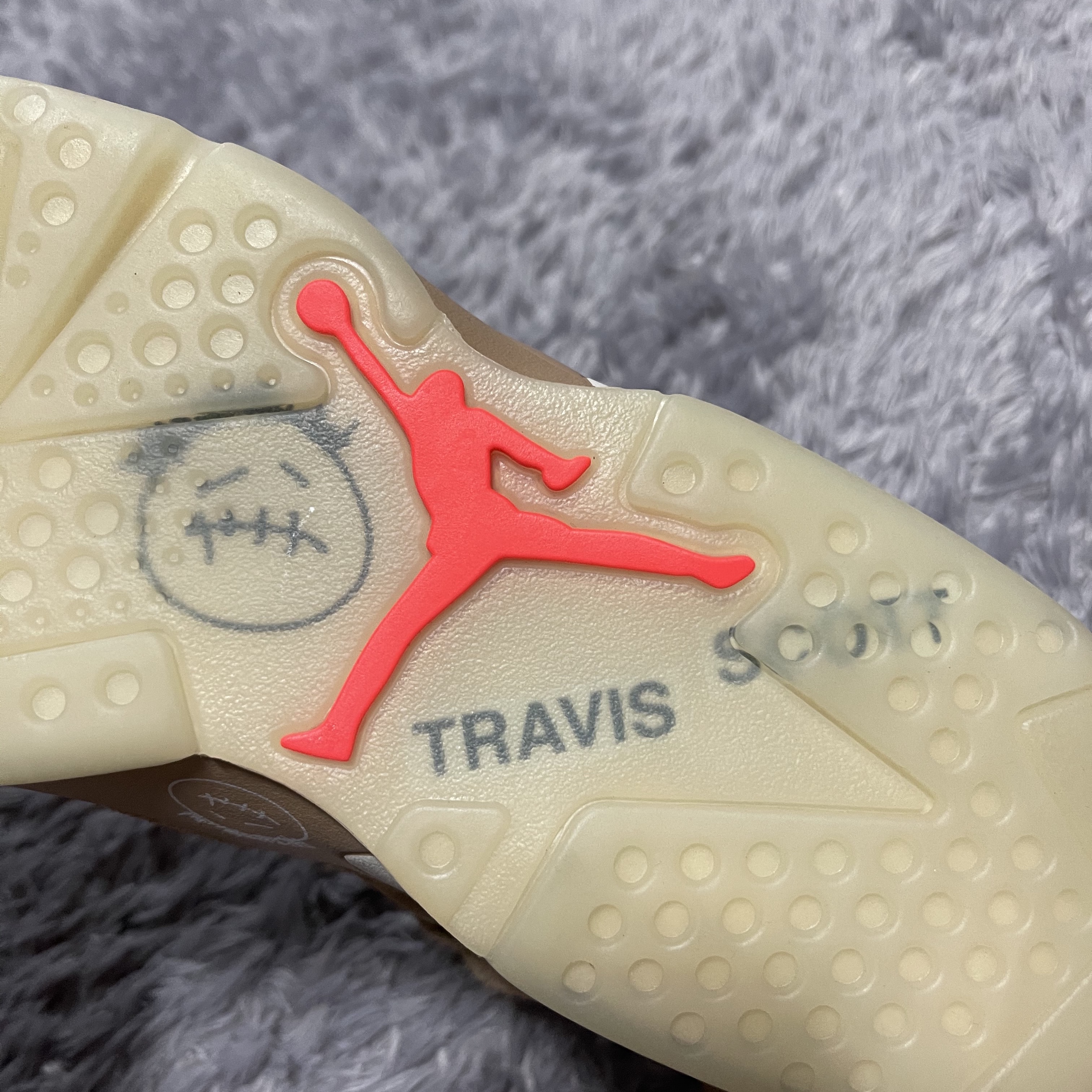 Jordan 6 x Travis Scott Retro SP British Khaki 착용 스타일 - 4