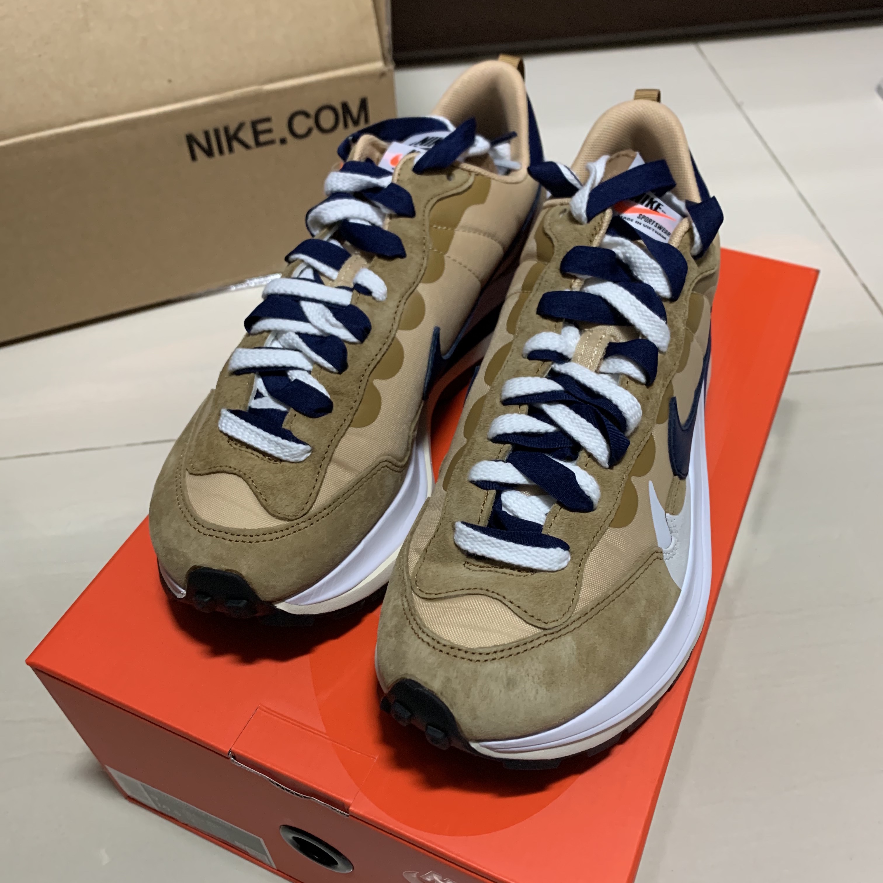 Nike x Sacai VaporWaffle Sesame and Blue Void 착용 스타일