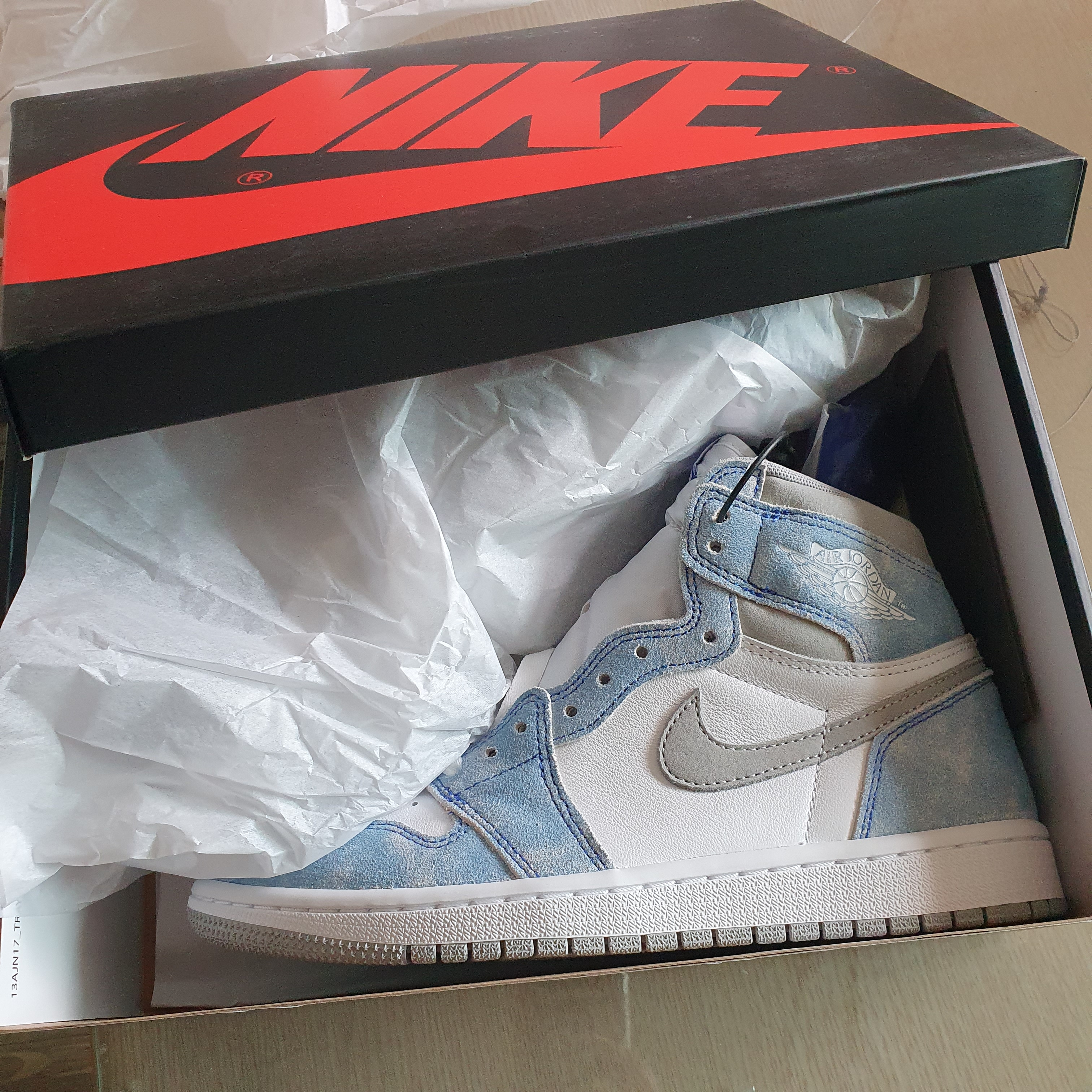 Jordan 1 Retro High OG Hyper Royal 착용 스타일 - 1