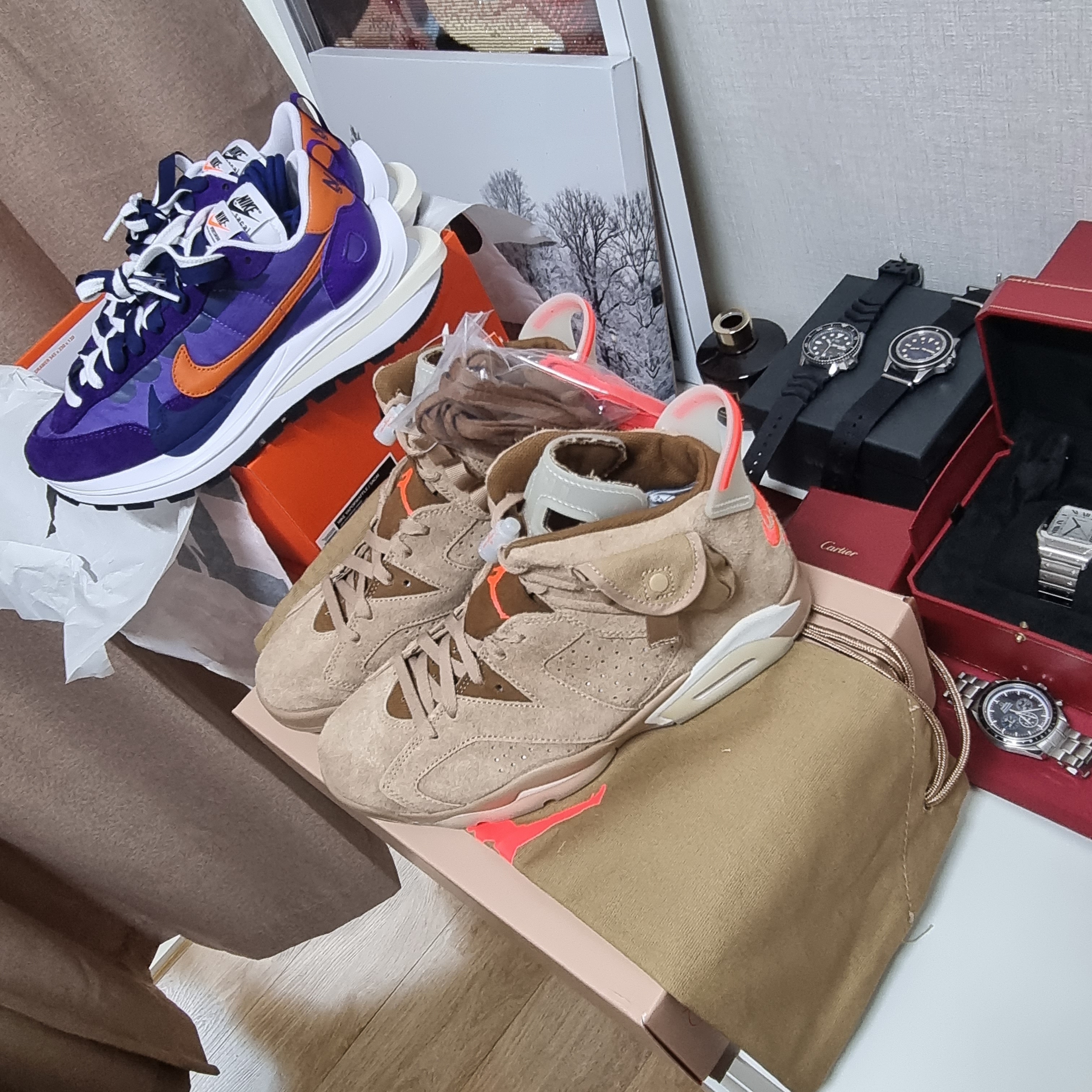 Nike x Sacai VaporWaffle Dark Iris, Jordan 6 x Travis Scott Retro SP British Khaki 착용 스타일