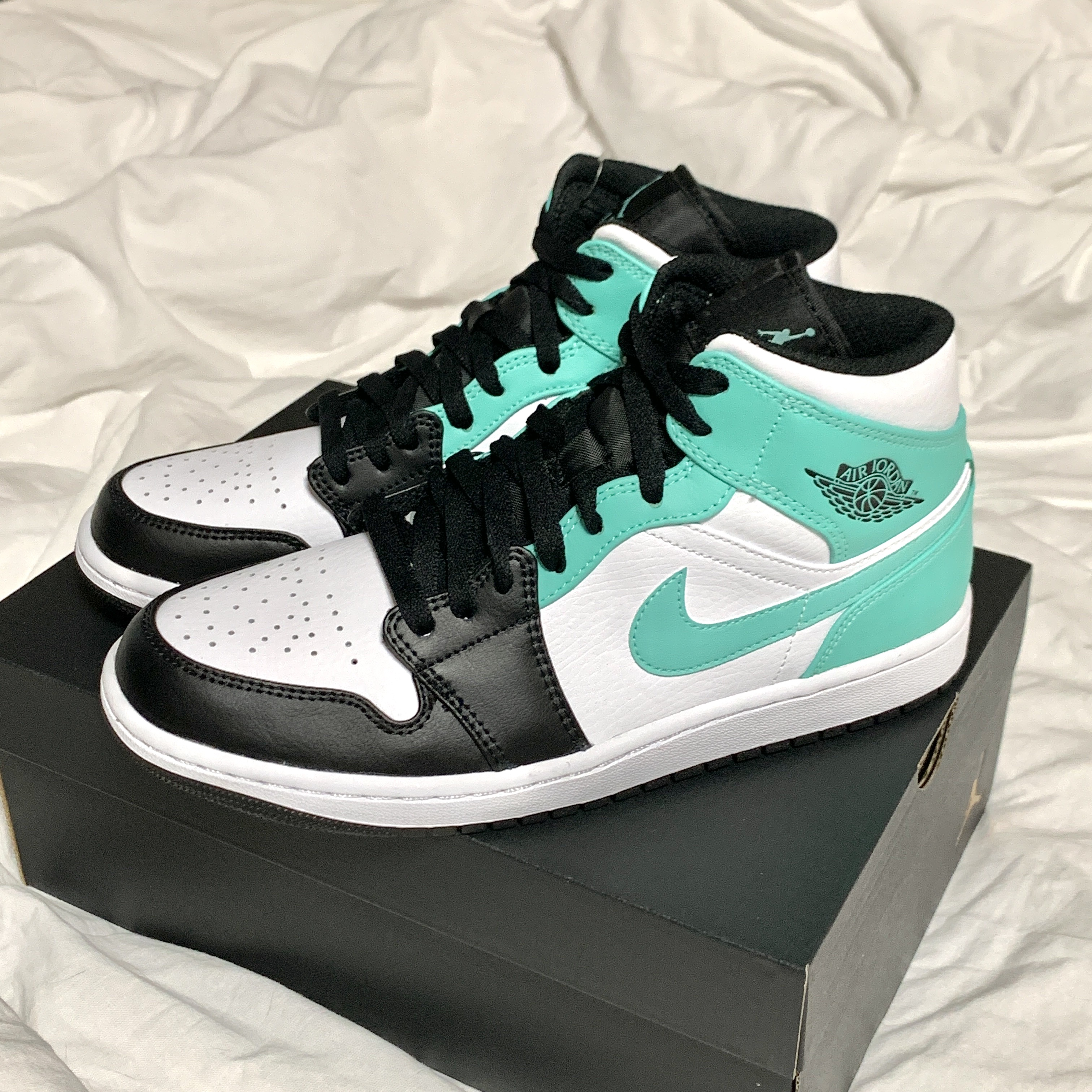 Jordan 1 Mid Tropical Twist 착용 스타일 - 2