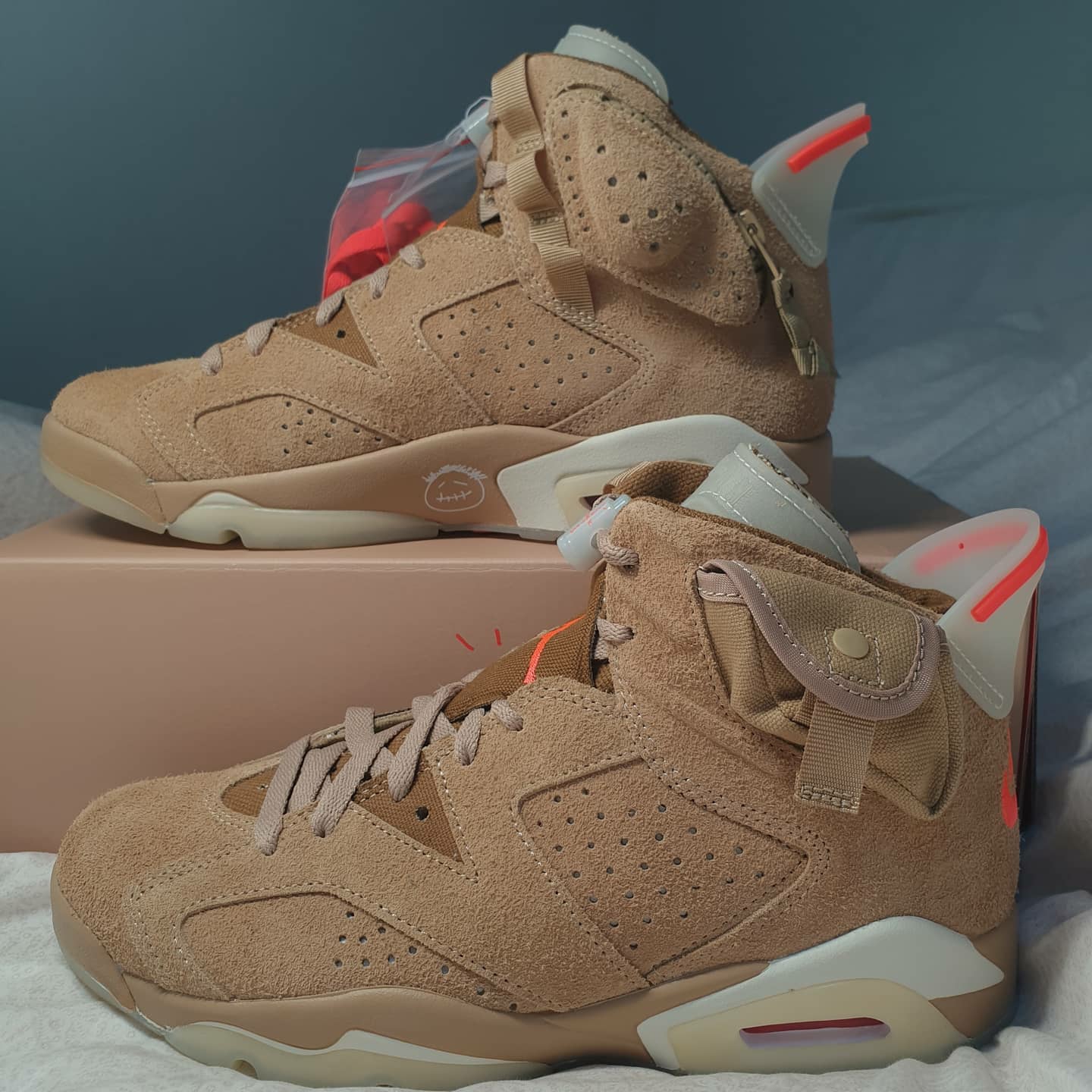 Jordan 6 x Travis Scott Retro SP British Khaki 착용 스타일 - 1